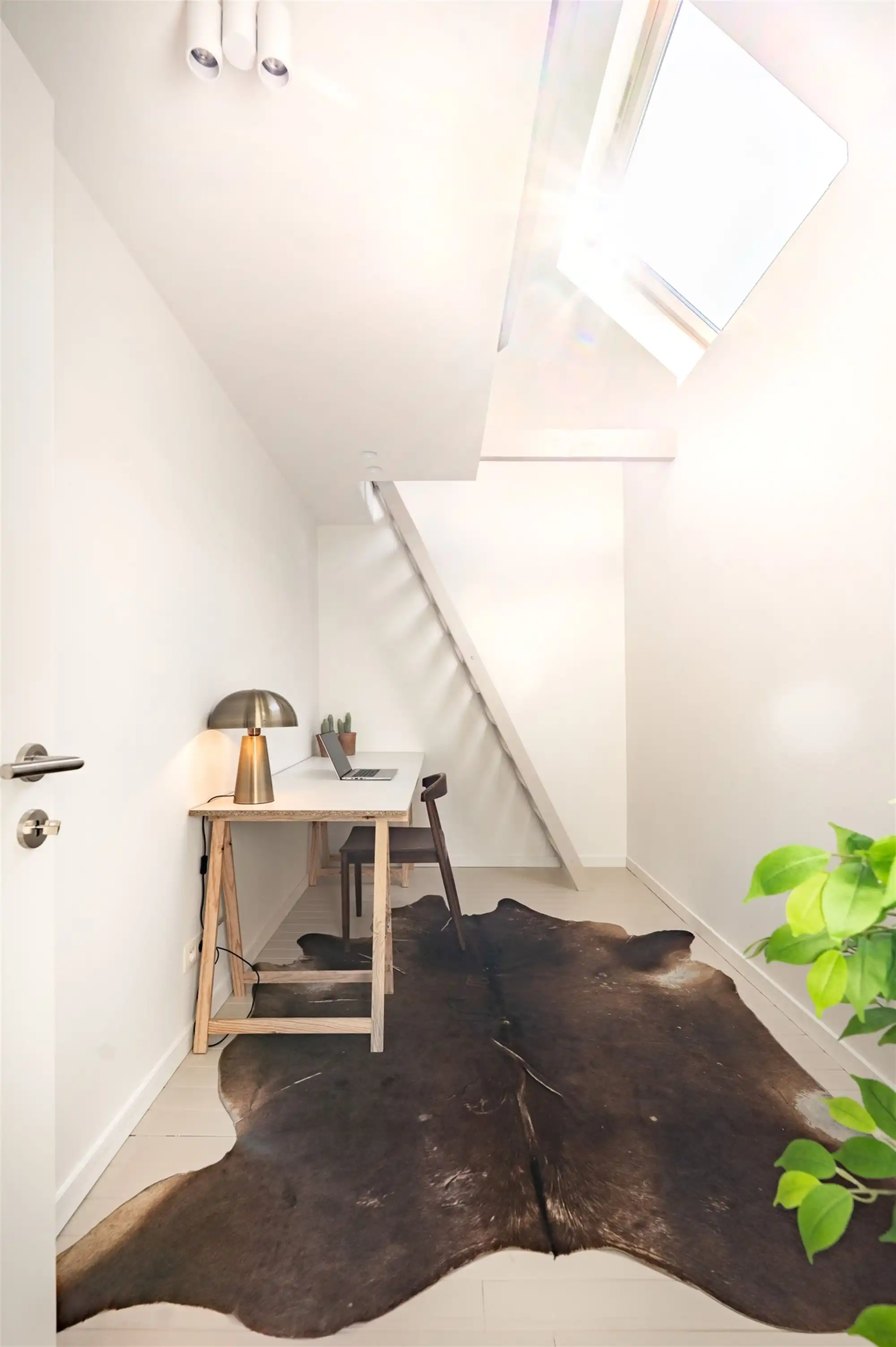Gerenoveerde woning met 4 slk en grote tuin! foto 33