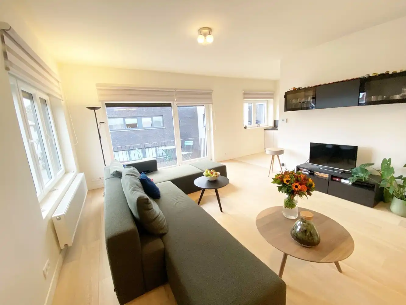 ENERGIEZUINIG GERENOVEERD APP. INCLUSIEF GARAGEBOX EN KELDER NABIJ LEO DE BETHUNELAAN foto 5