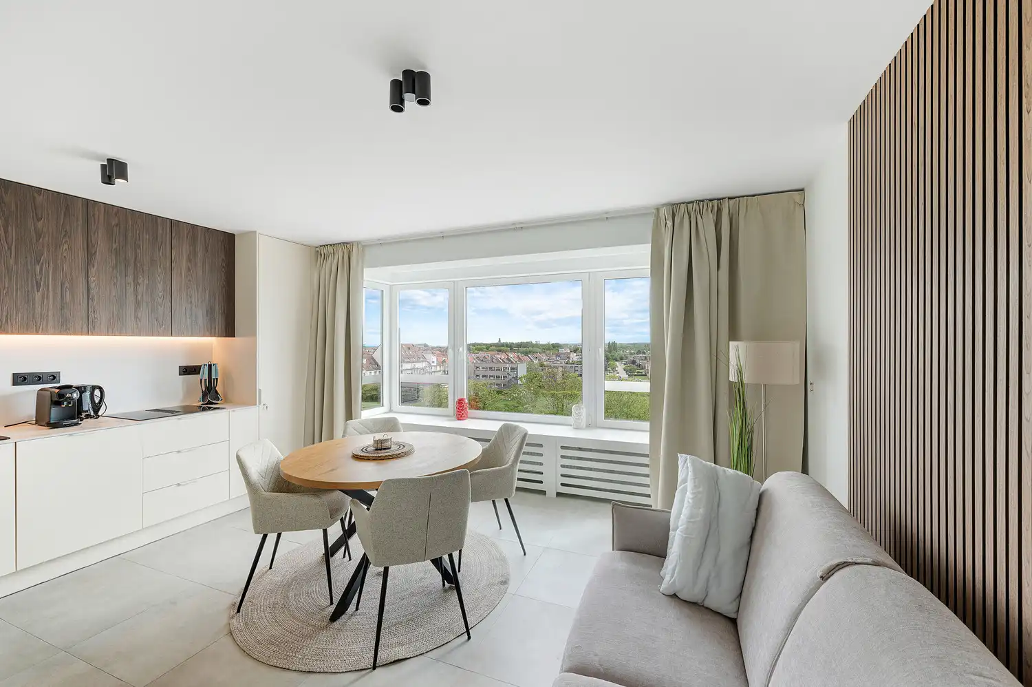 Volledig vernieuwd appartement met open zichten achter de Zeedijk foto 3