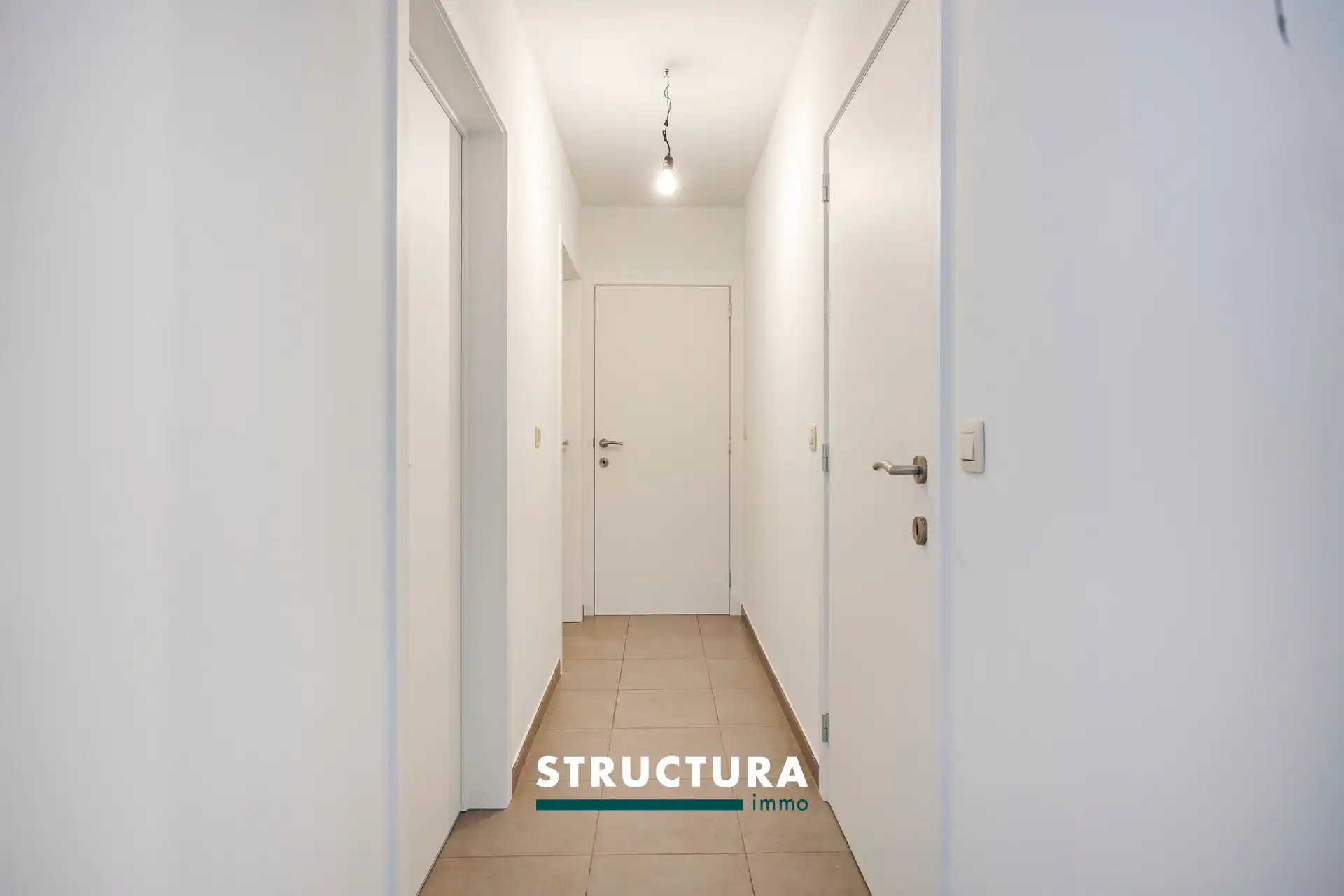 Te koop – Instapklaar appartement met 2 slaapkamers in hartje Laken. foto 8