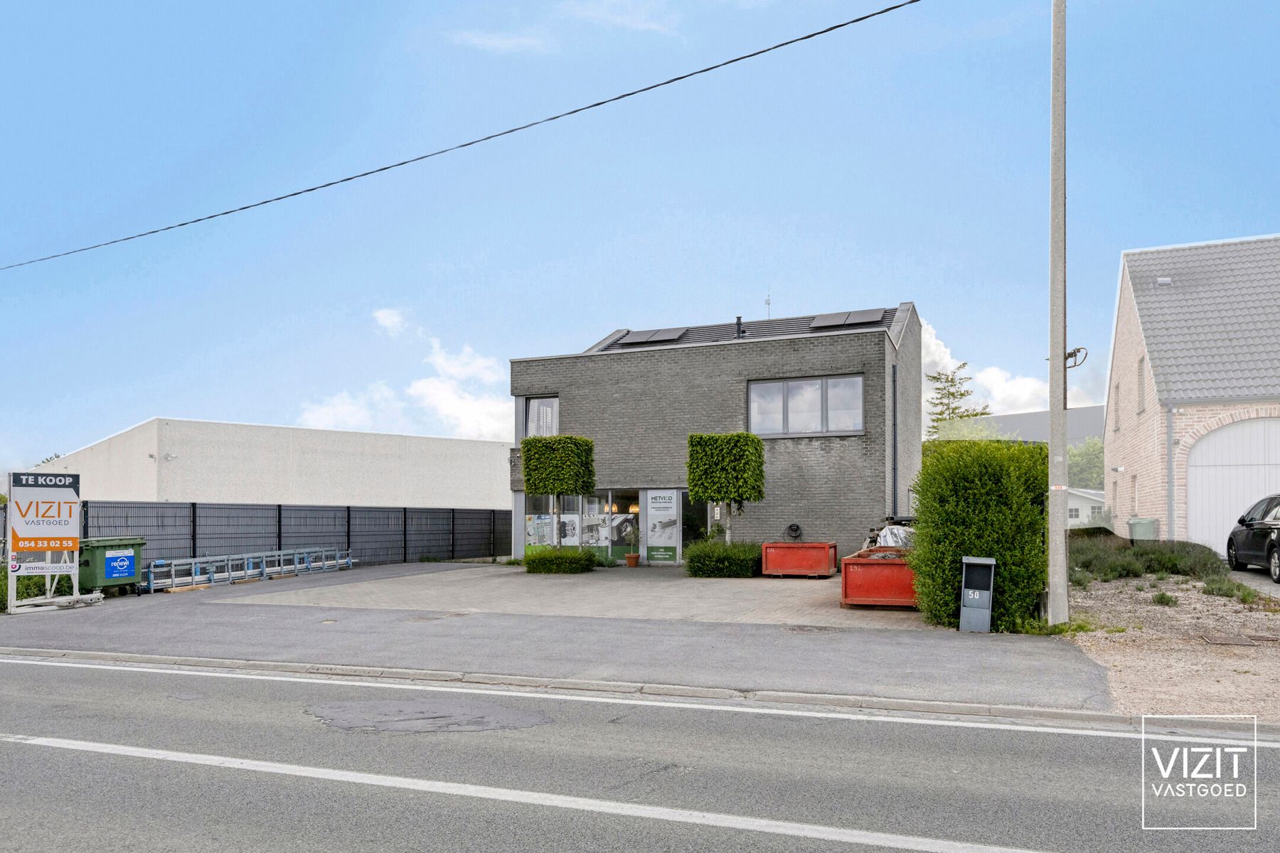 Bedrijfsruimte met woning op commerciële ligging foto {{pictureIndex}}