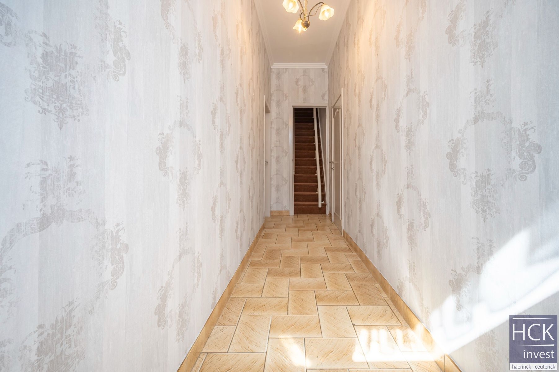 WINGENE - Kraaknette woning met 3 SLPK, inpandige garage én tuin foto 3
