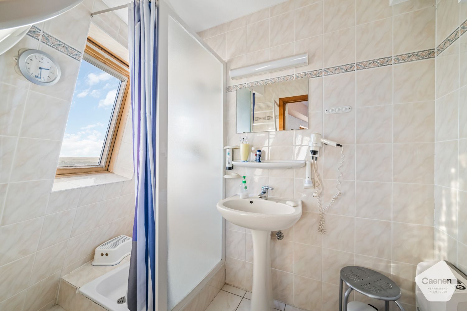 Lichtrijke studio met een prachtig uitzicht op zowel de zee als het hinterland foto 11