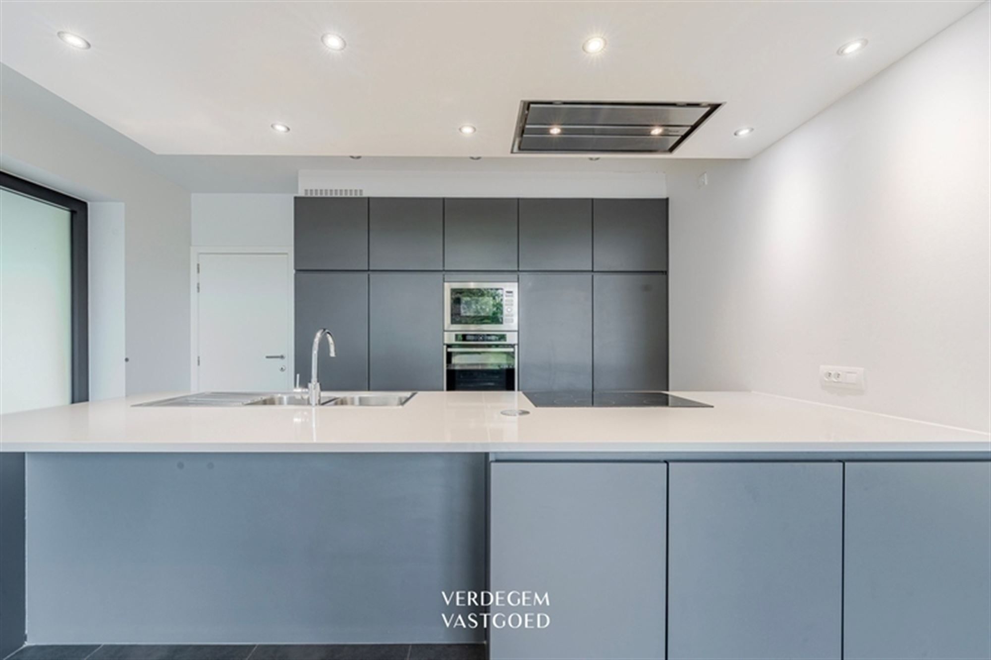 Moderne luxe en comfort in recente woning met 4 slaapkamers foto 5