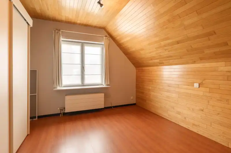 Prachtige alleenstaande instapklare woning met 5 slaapkamers inpandige garage, mooi terras en tuin TE KOOP in hartje Sint-Baafs-Vijve foto 22