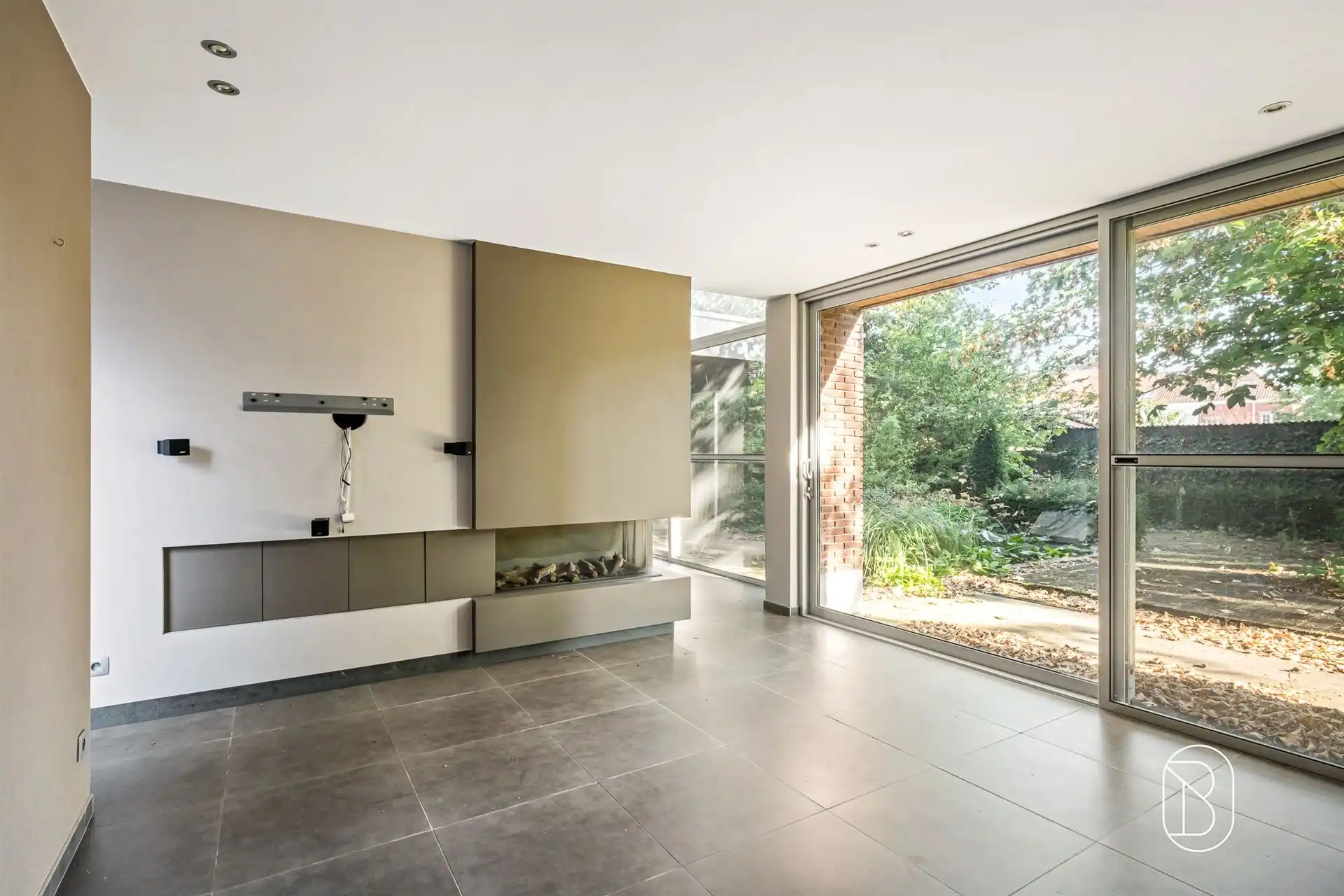 Handelspand met woonst, bijbouw en tuin in centrum Evergem. foto 4