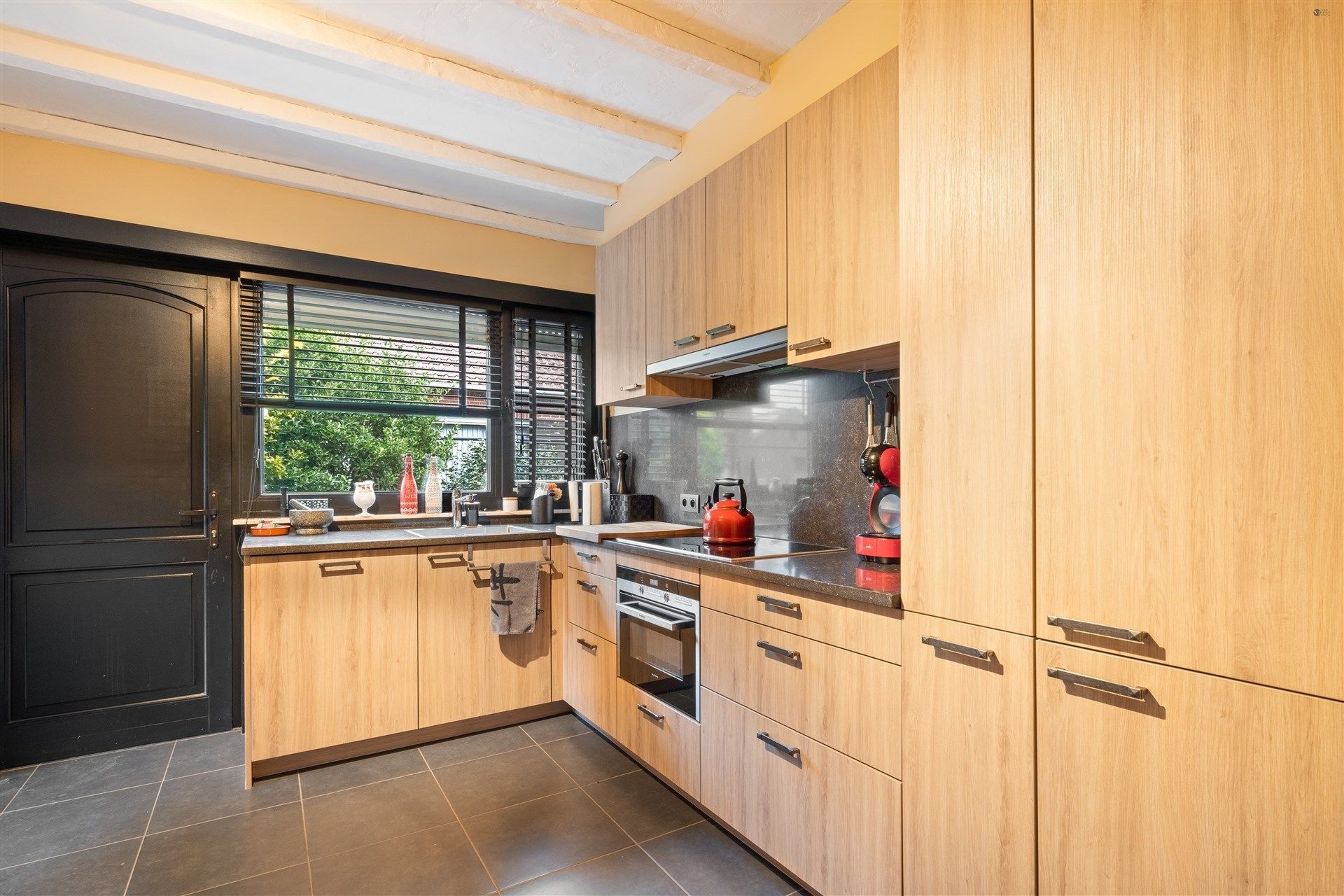 Ruime open bebouwing in landelijke straat op 595 m². foto 11
