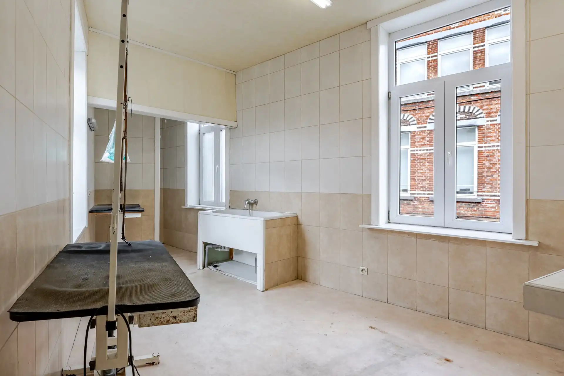 Handelspand met uitstekende visibiliteit en tal van mogelijkheden nabij het centrum van Aalst foto 16