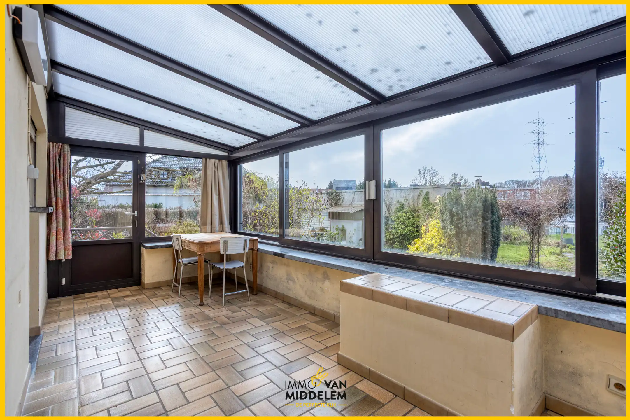 DEELS TE RENOVEREN WONING MET 4 SLPK, TERRAS, TUIN EN GARAGE foto 8