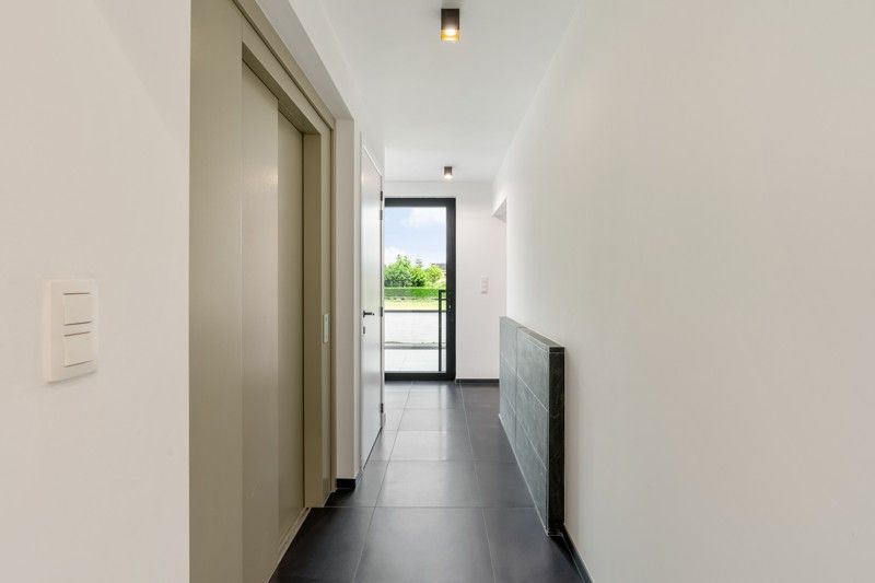 Zeer ruim en stijlvol penthouse met tuin en garage foto 5
