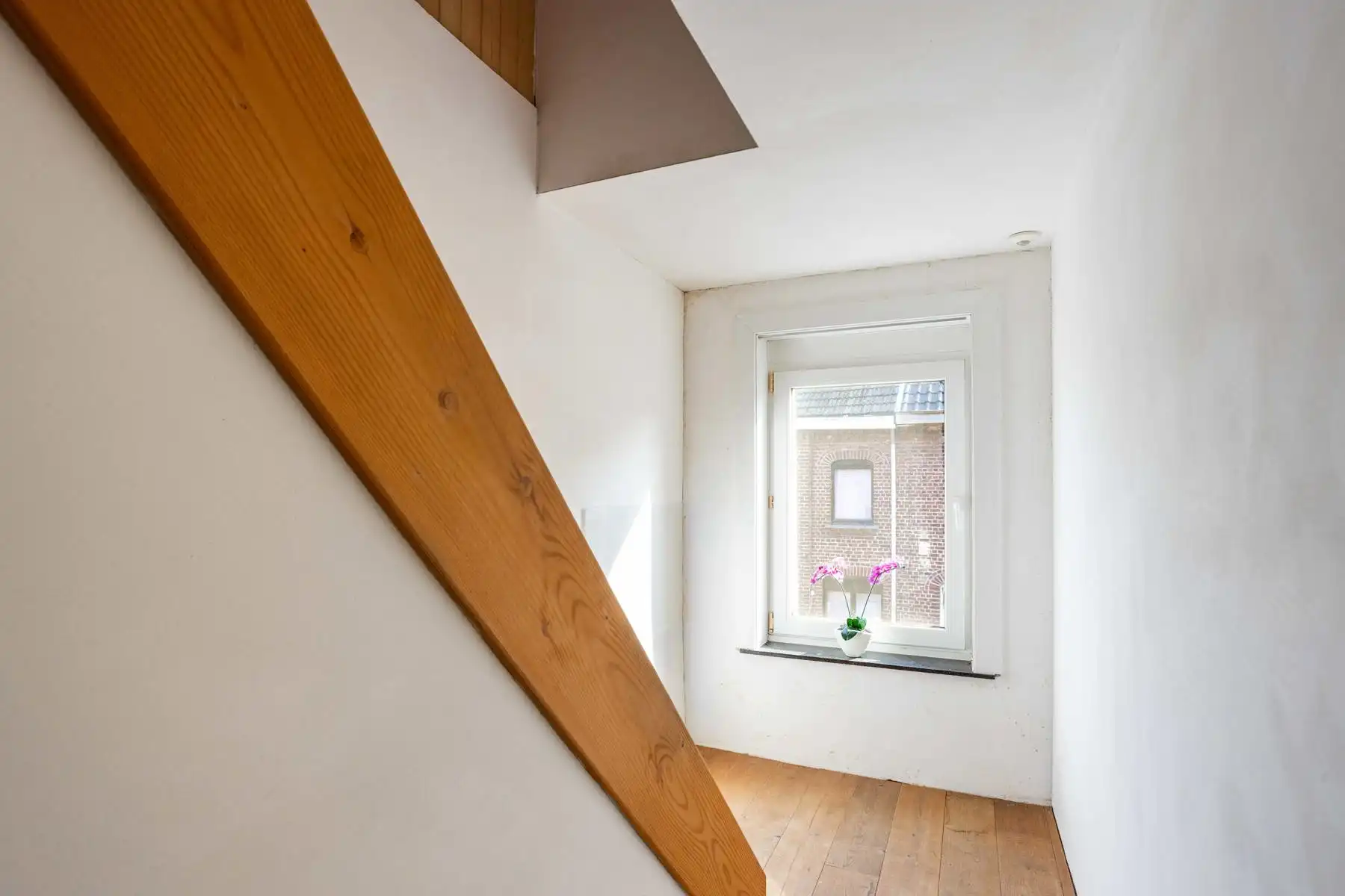 Instapklare woning met 3 slaapkamers en zwembad! foto 22
