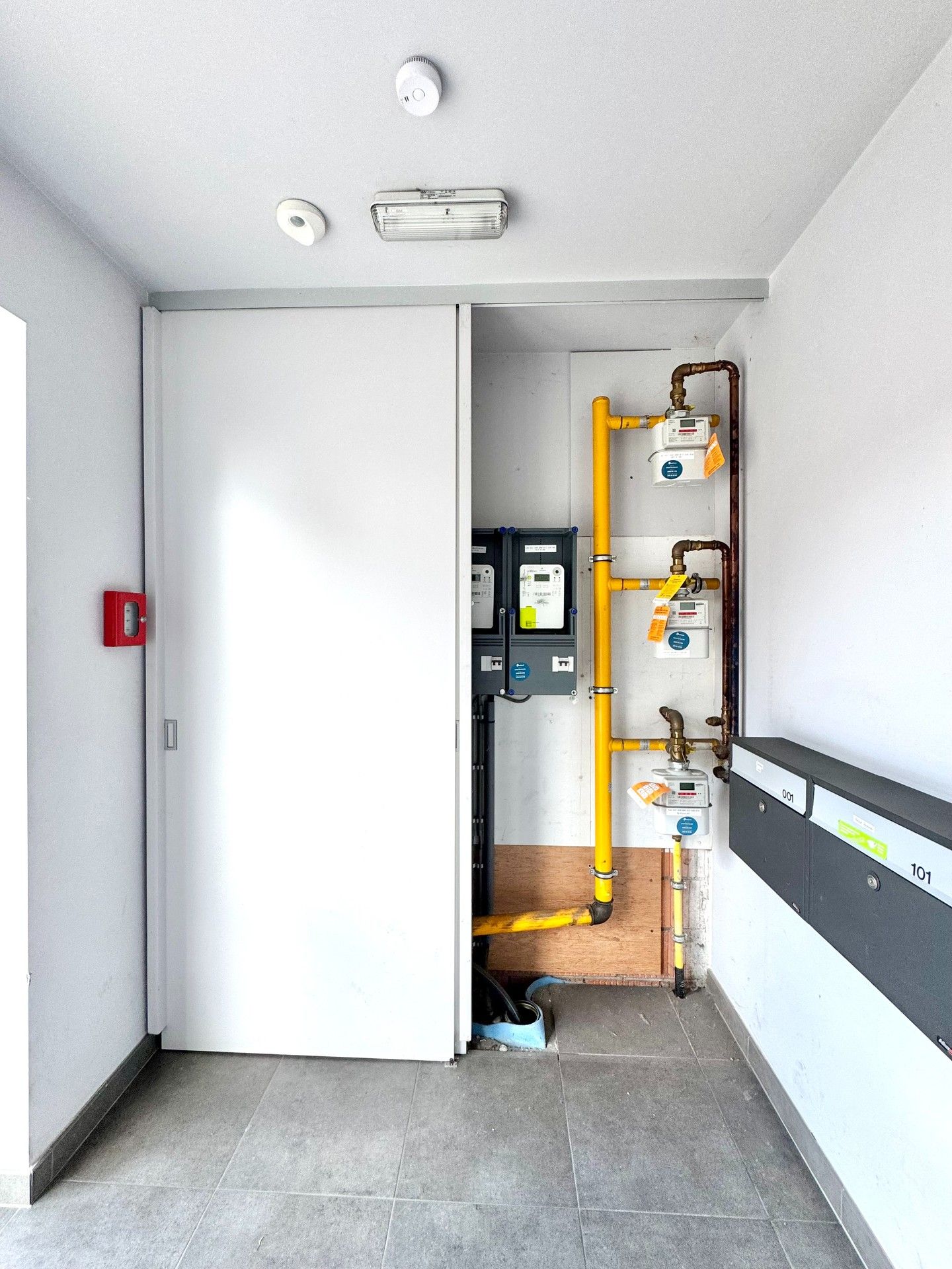 GELIJKVLOERS APPARTEMENT MET 2 SLPKS EN TUIN foto 14