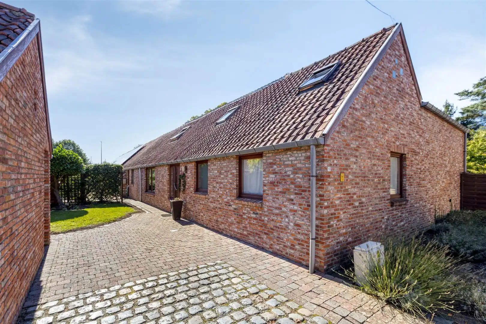 TE KOOP: Uniek woon- en investeringspand met ruime woning en 6 verhuurde studio’s te Heusden-Zolder! foto 5
