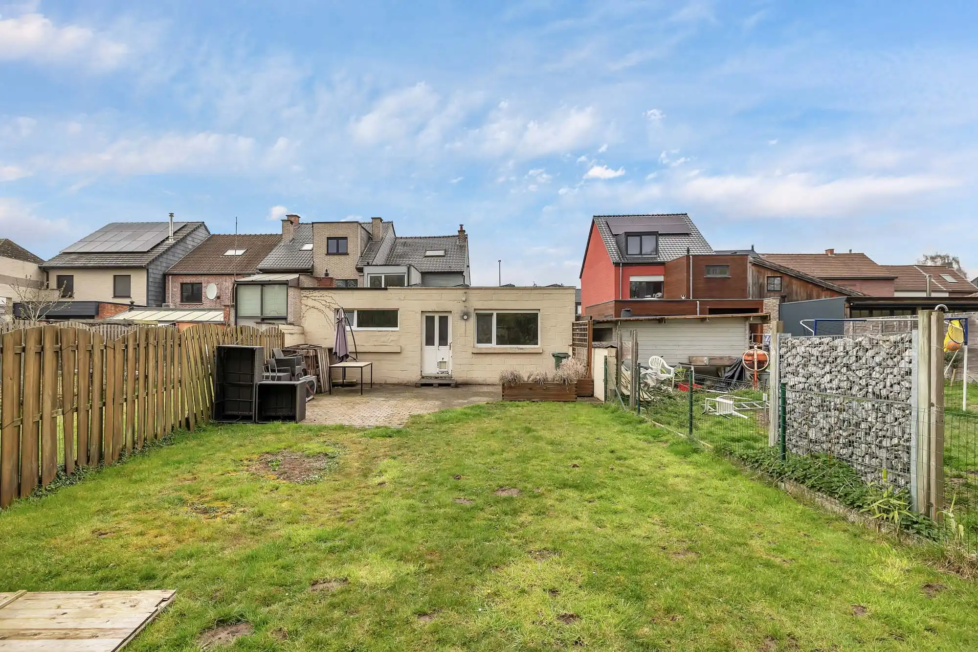 Instapklare woning met ruime garage foto 20