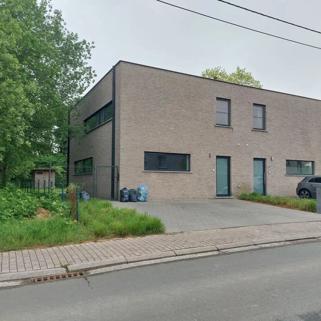 Lichtrijke nieuwbouwwoning met grote tuin in Opwijk! foto {{pictureIndex}}