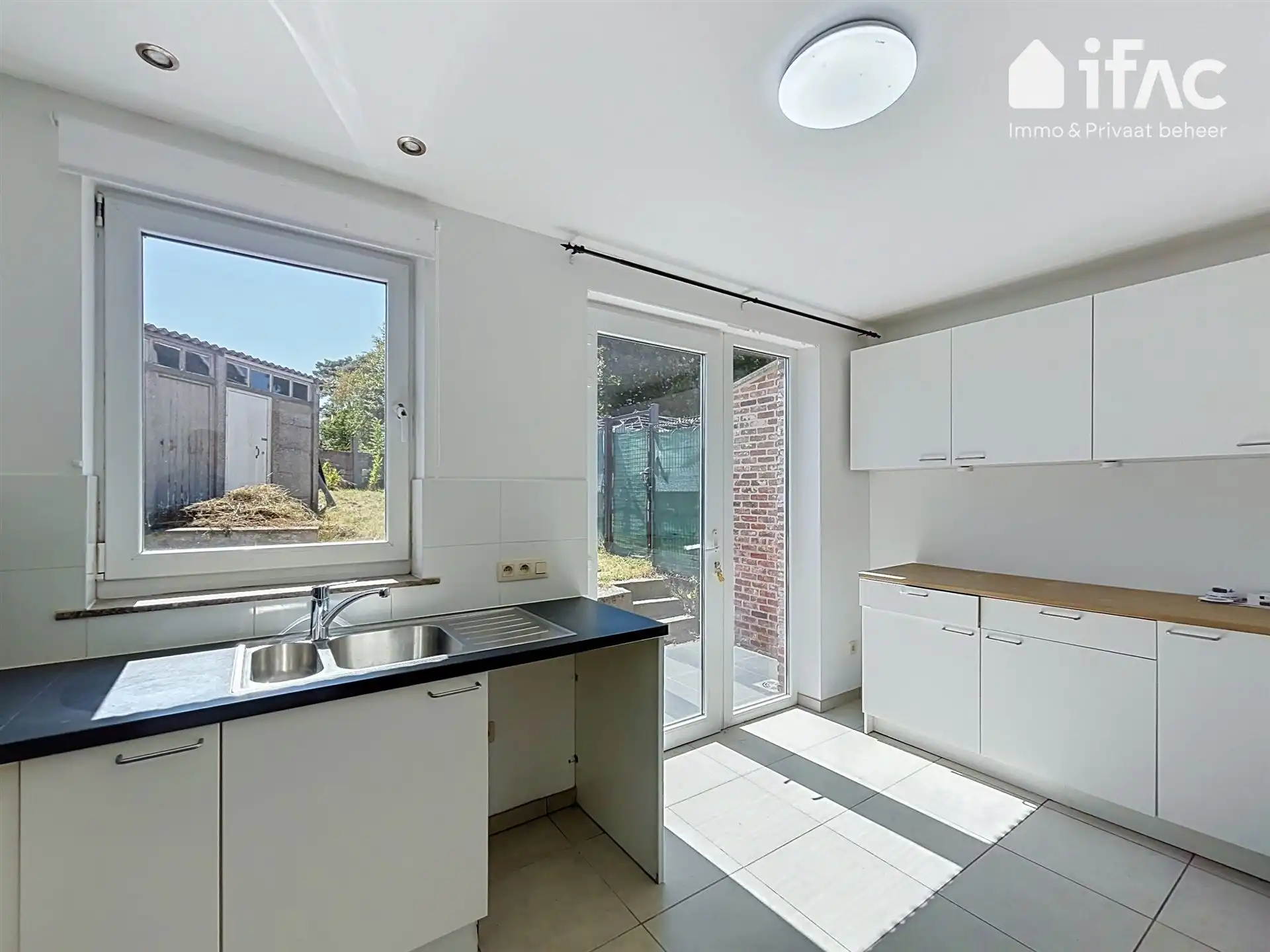Gezellige rijwoning met tuin foto 6