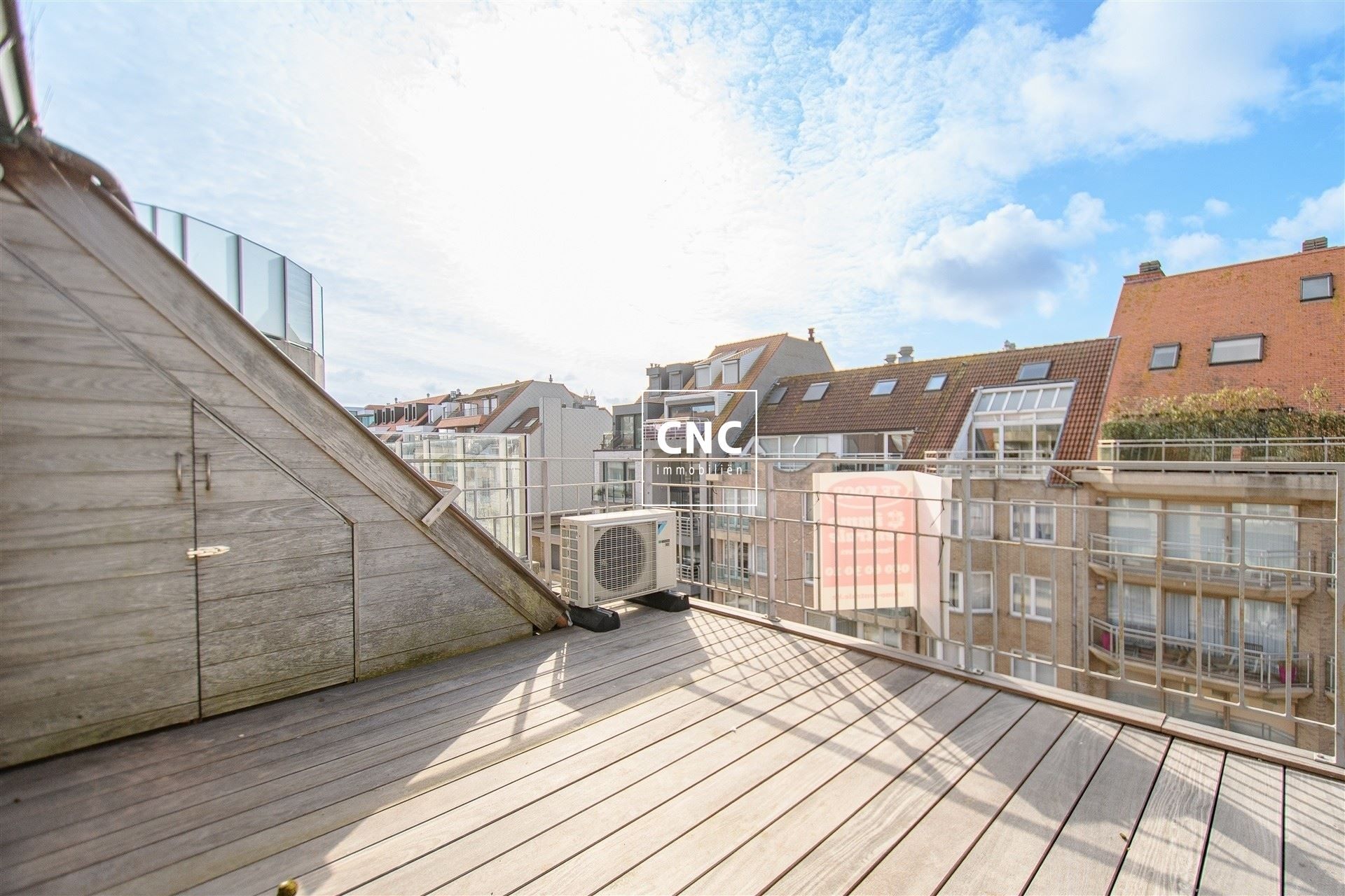 Stijlvol gerenoveerde duplex op toplocatie in Knokke

 foto 7