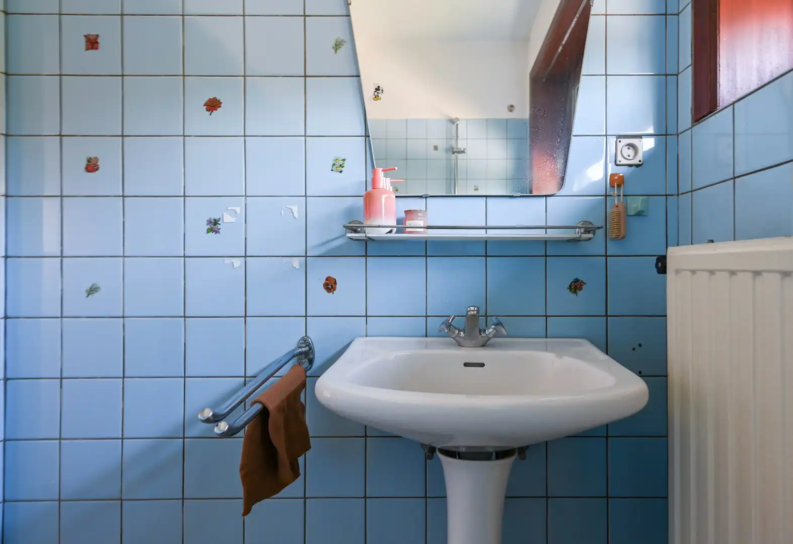 Ruime woning met 3 slaapkamers, vernieuwd dak en vergund schoonheidssalon. foto 22