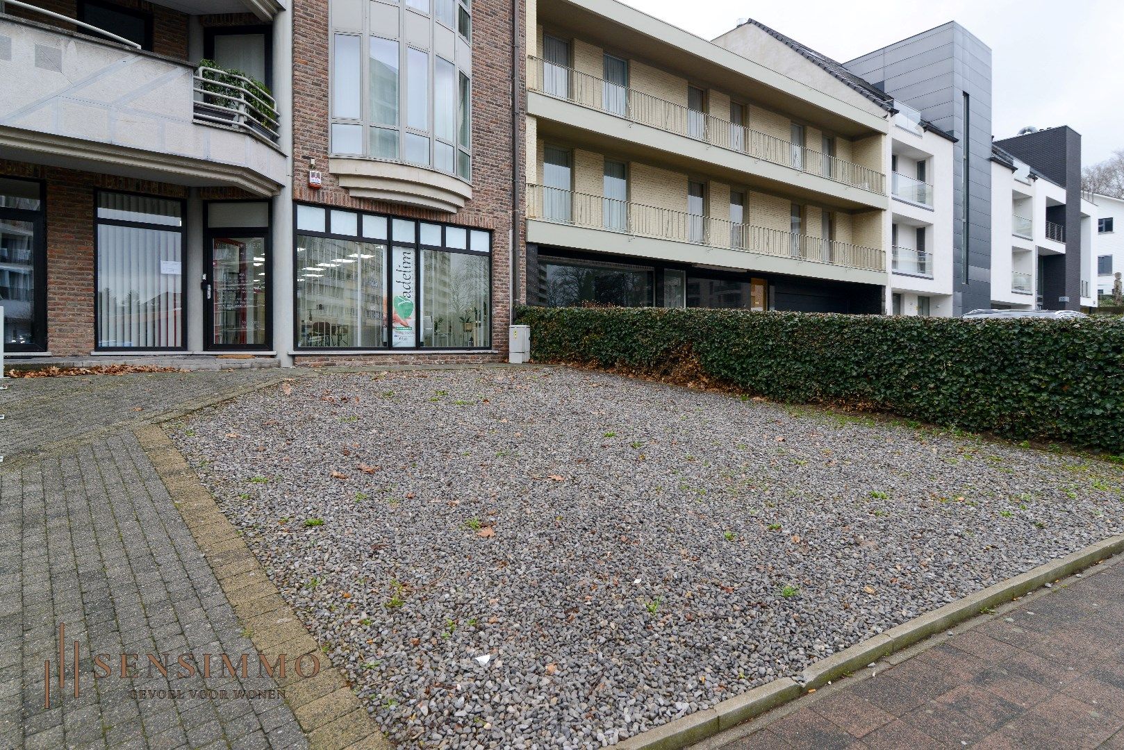 Kantoor van 184m² op AAA locatie te Genk centrum foto 2