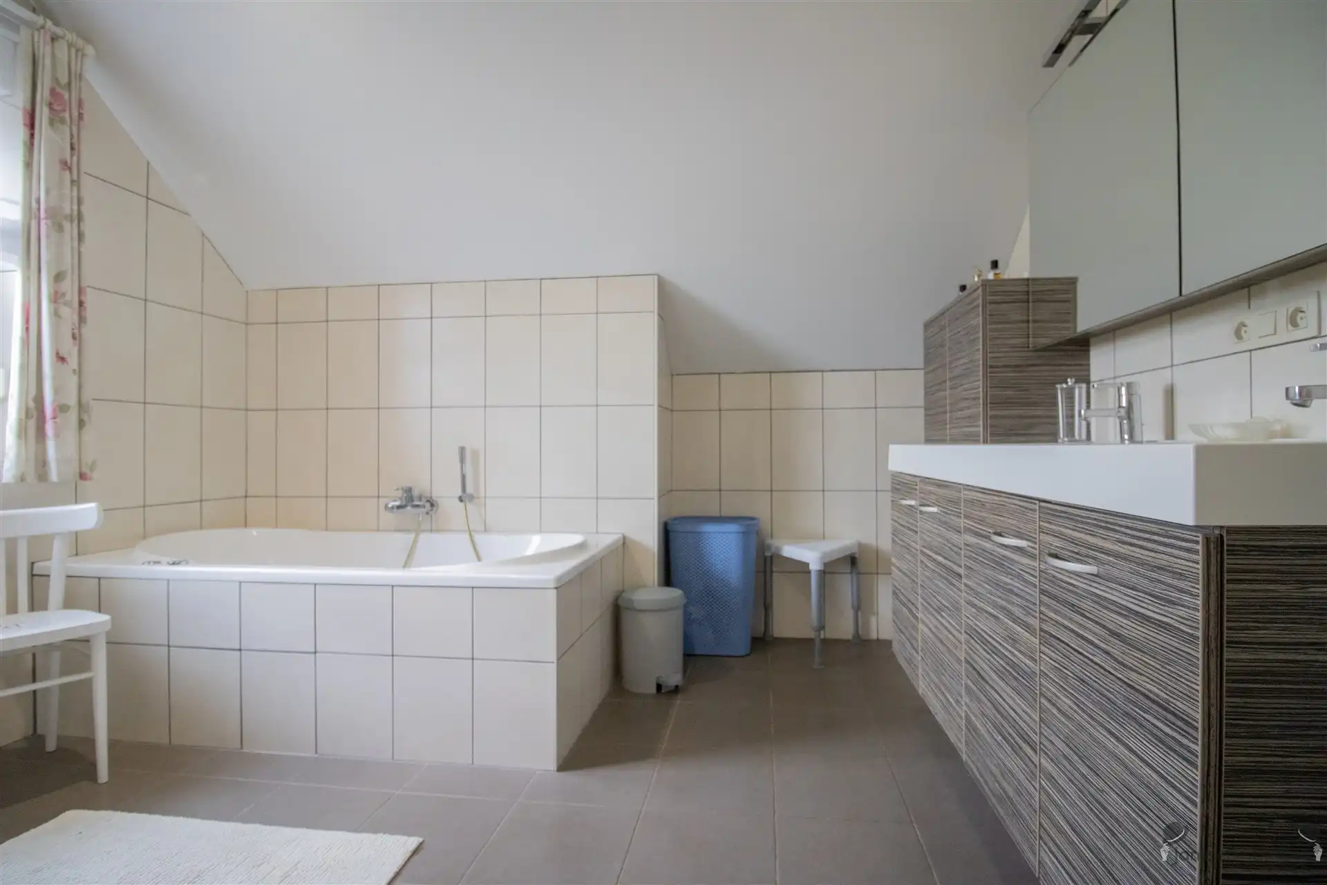 Ruime energiezuinige en instapklare woning met 3 à 4 slaapkamers. foto 15