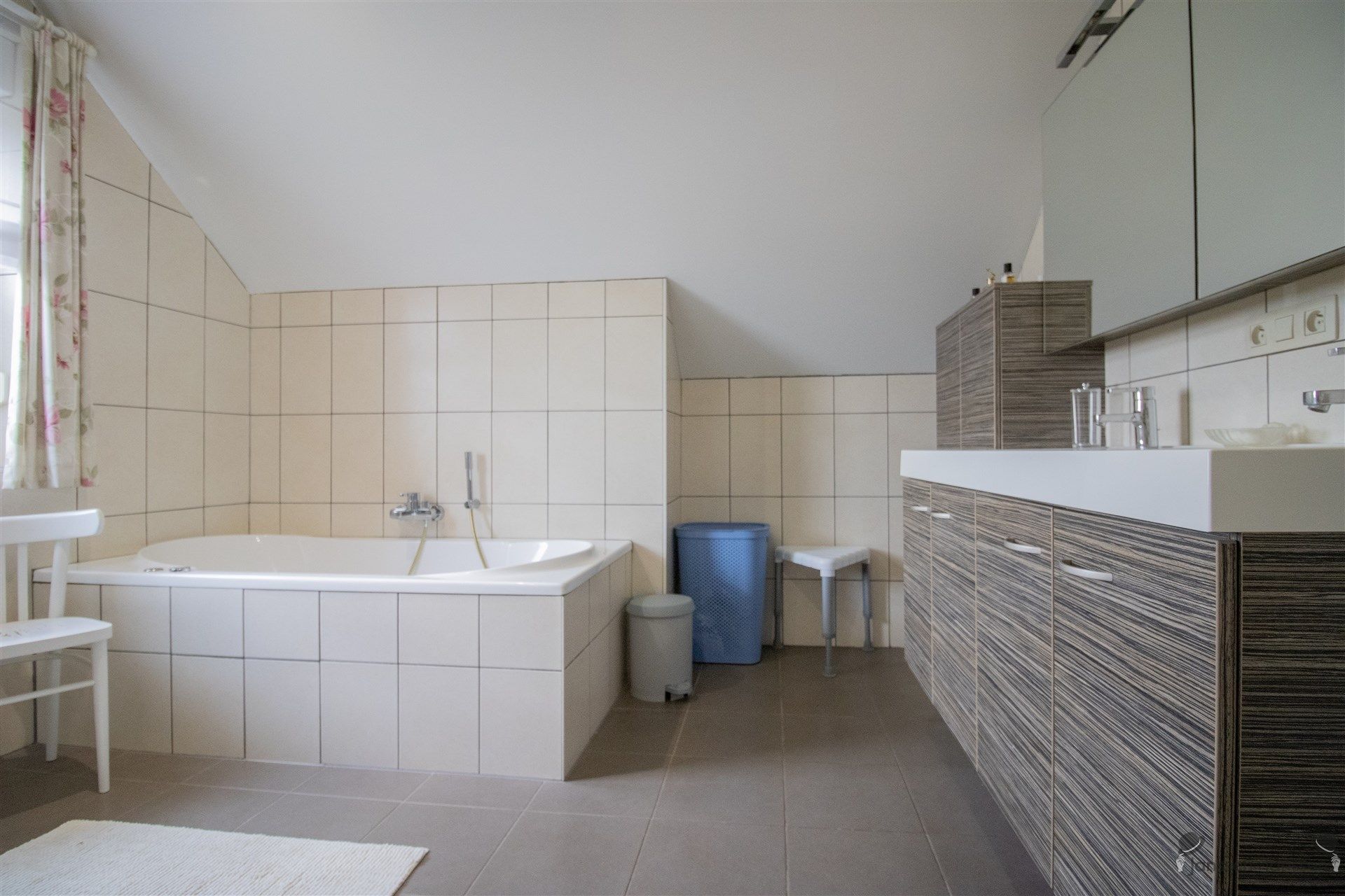 Ruime energiezuinige en instapklare woning met 3 à 4 slaapkamers. foto 15