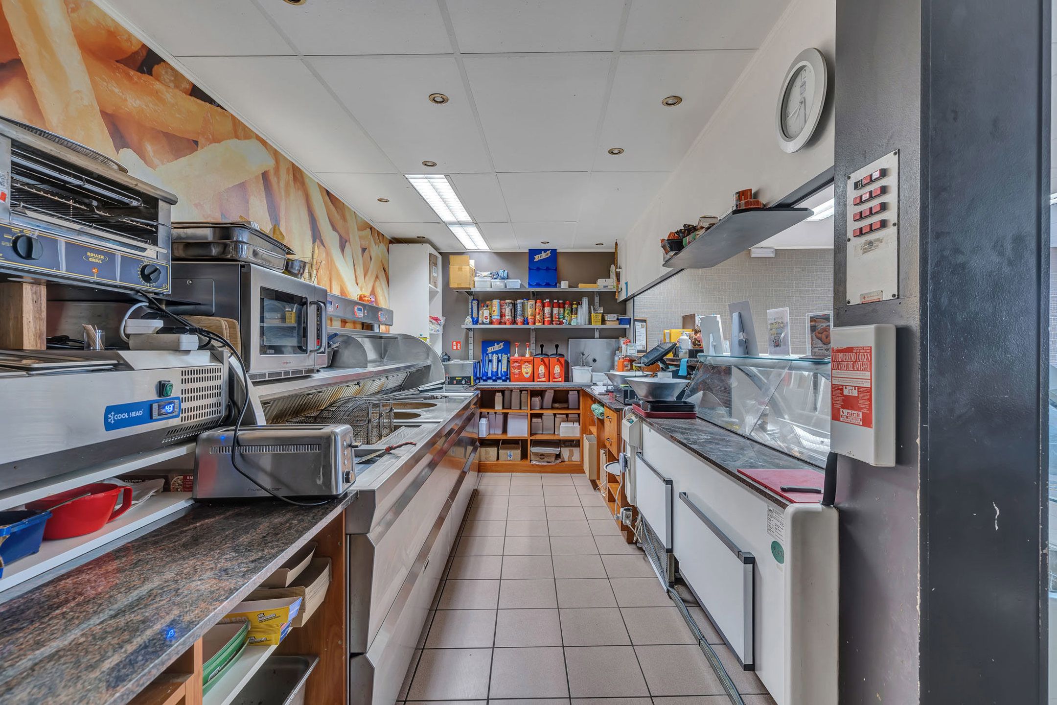 Gekende frituur op een strategische locatie foto 5
