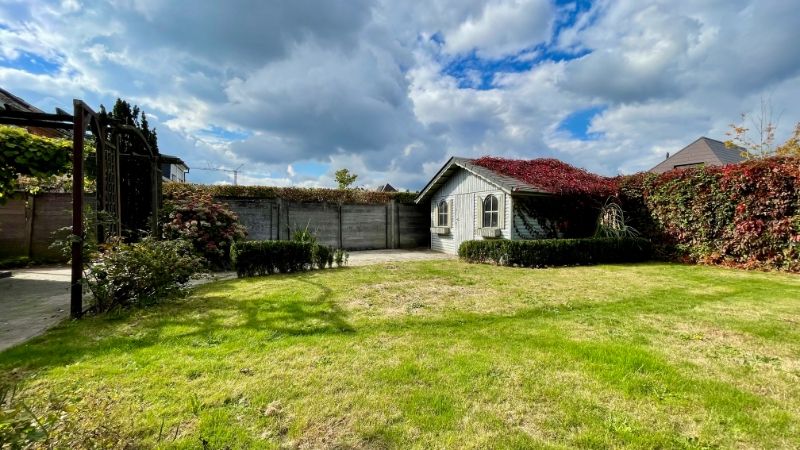 Charmante woning met garage en tuin foto 18