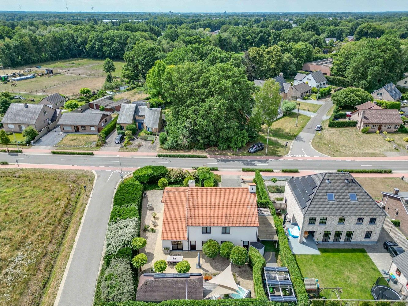 Uitstekend gelegen, gerenoveerde villa op 10a foto 39