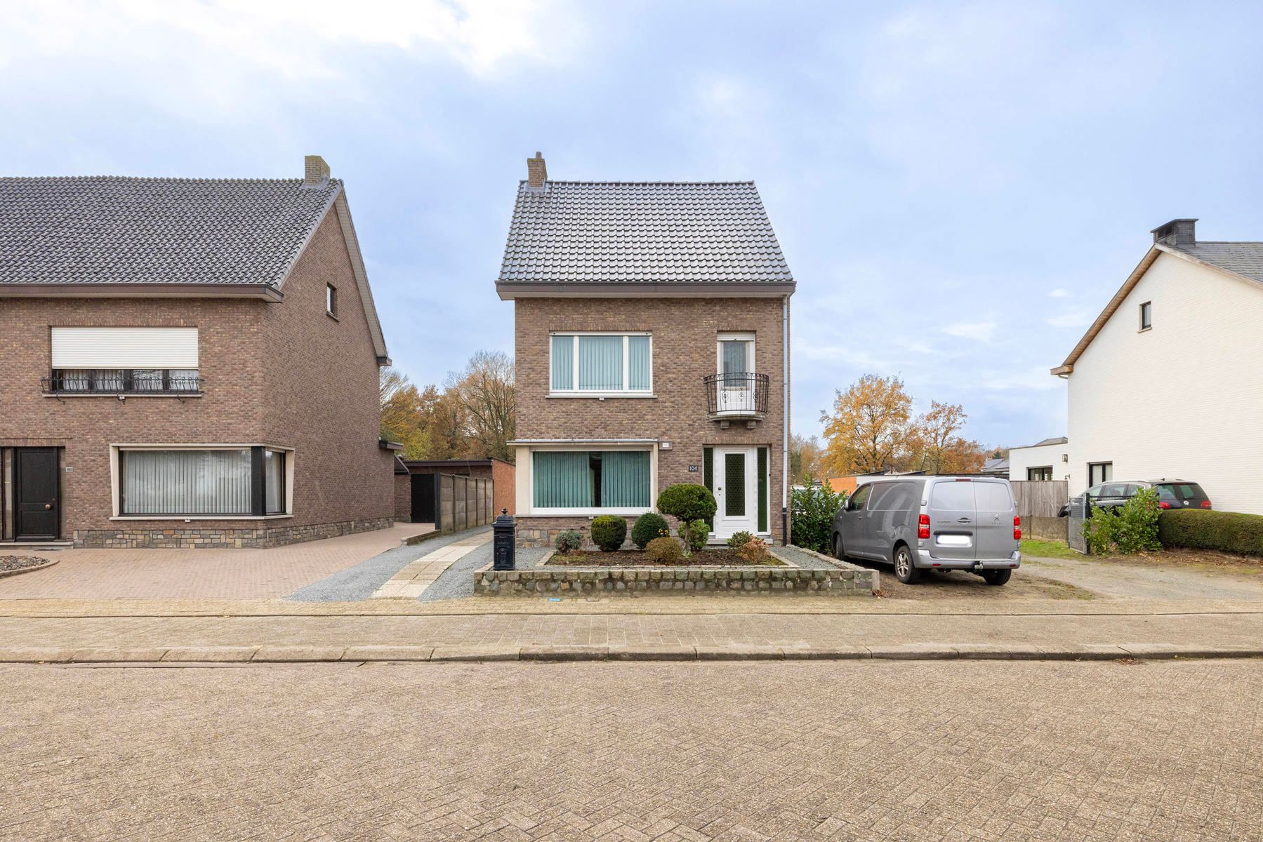 Te renoveren woning met magazijn foto 2