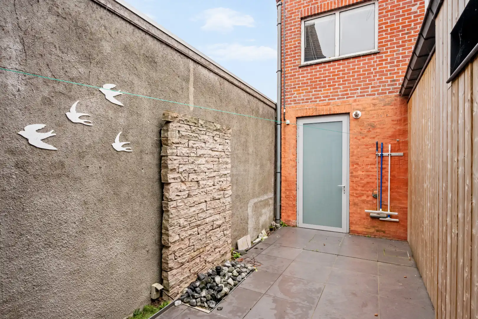 Verrassend ruime woning met grote garage en polyvalente ruimte in de dorpskern van Boezinge! foto 18