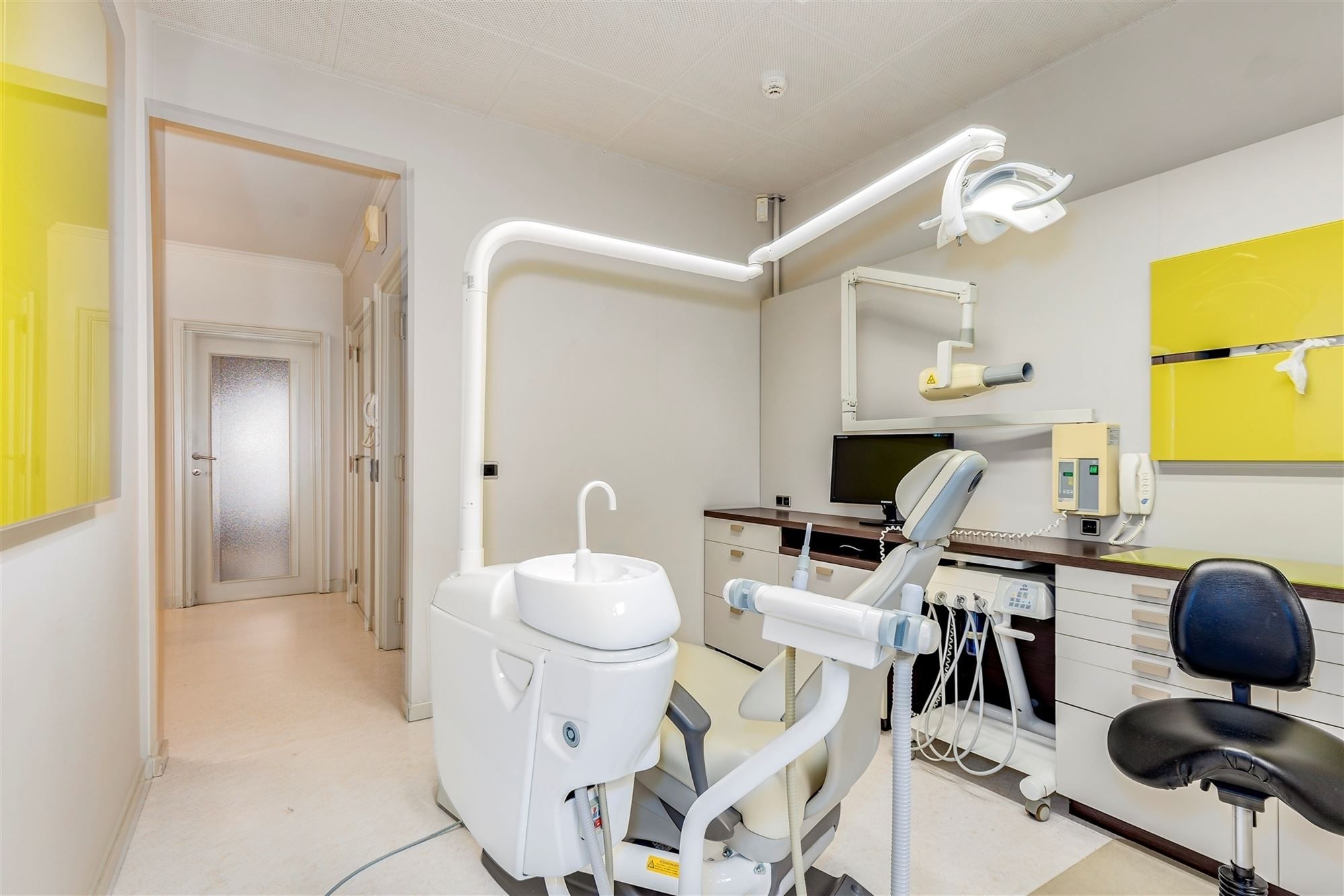 Praktijkwoning met 6 - 7 slaapkamers en gezellige tuin foto 8