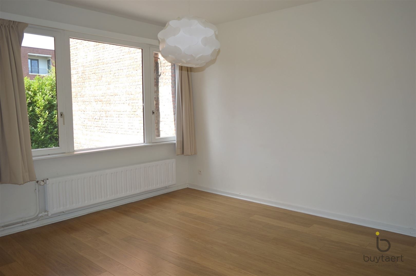 Karaktervolle art deco woning met vier slaapkamers en tuin midden in het welgekende "Pullhof" te Berchem. foto 12