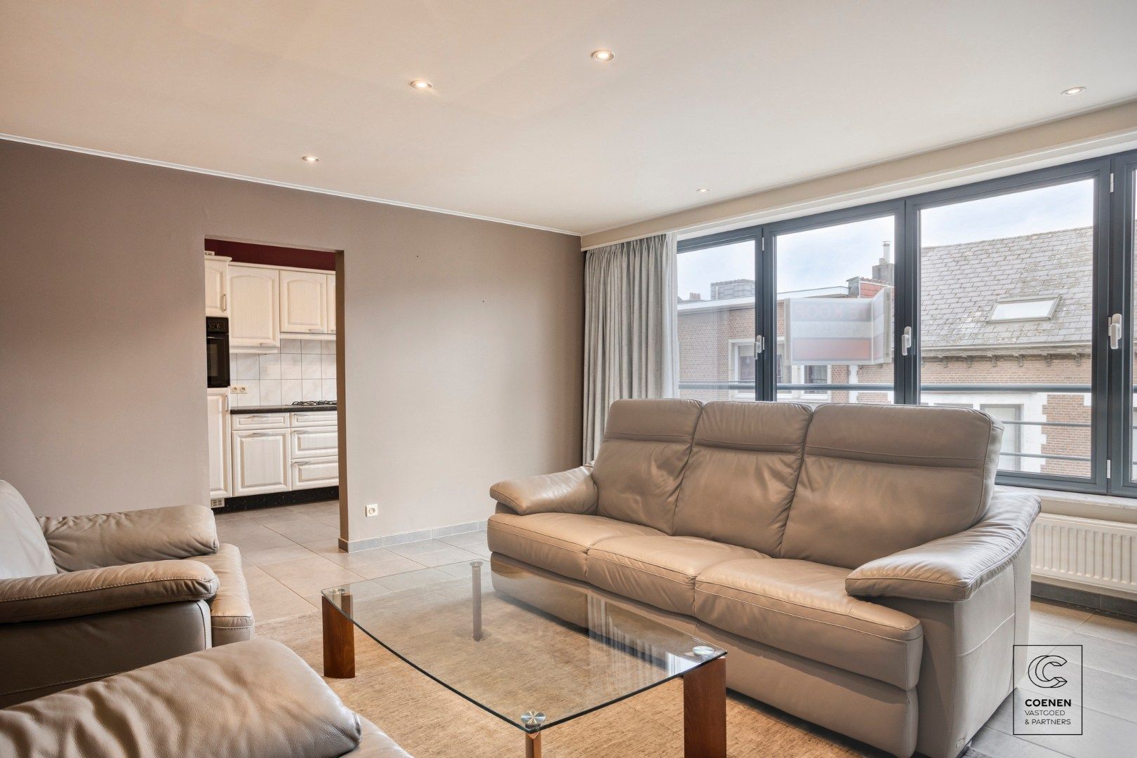 Instapklaar appartement van 124 m², 3 slpk's en terras op een toplocatie te Kontich! foto 2