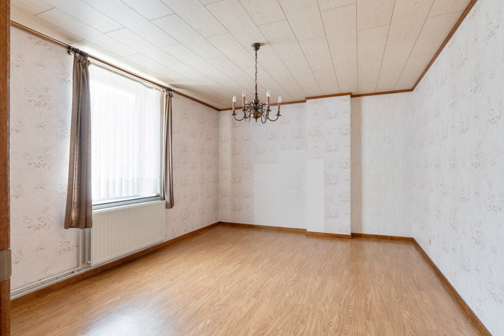 Degelijke te renoveren woning met stalling op 6a70ca in het landelijke Sluizen foto 15