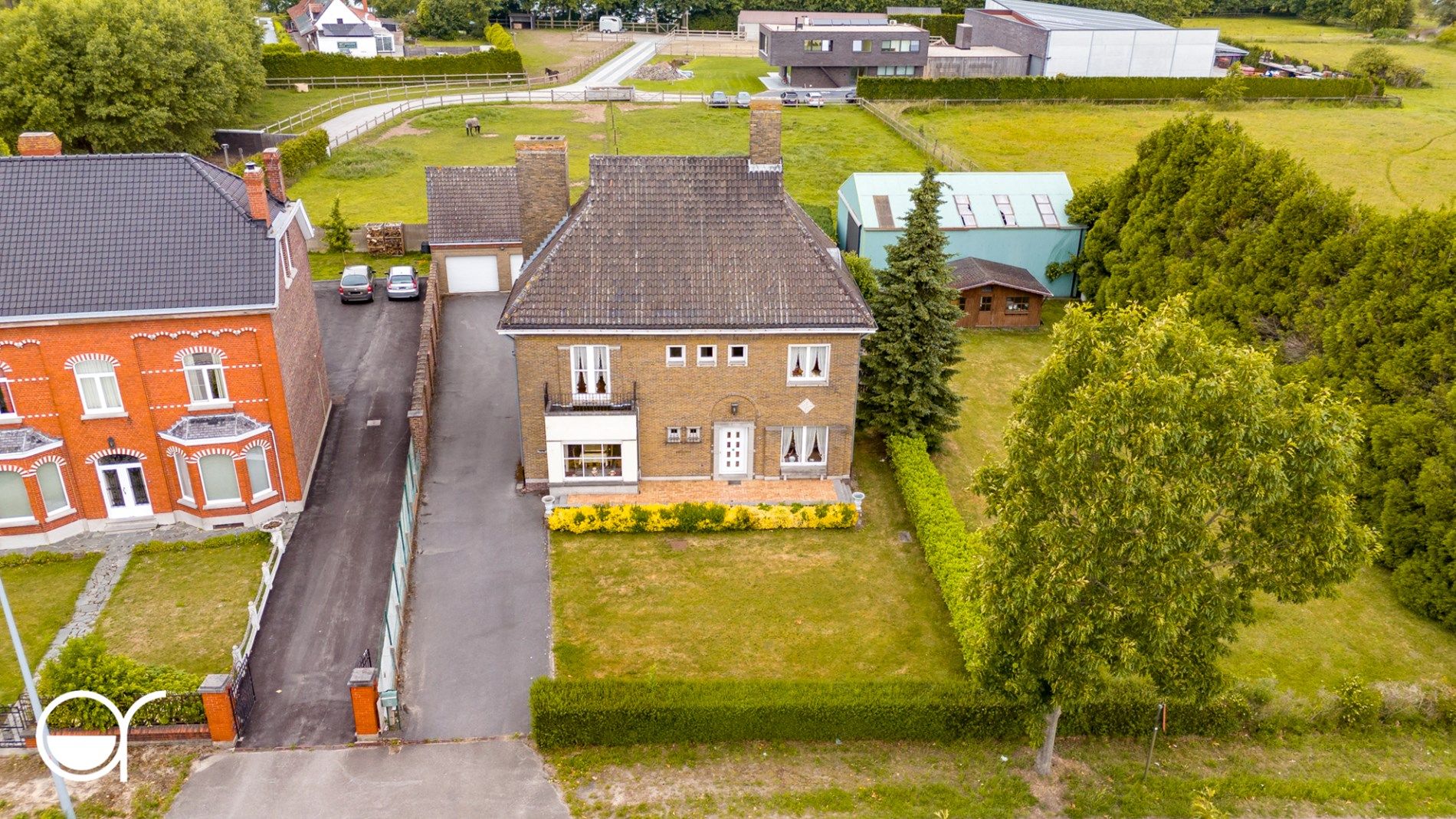 Te renoveren woning met magazijn, tuinhuis en dubbele garage foto 27