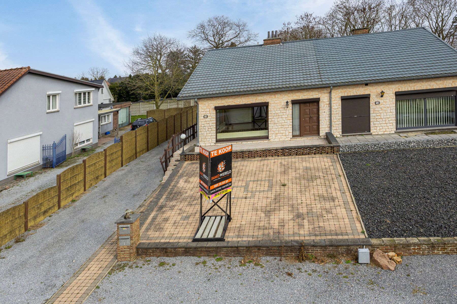 GROTE KANGOEROE WONING MET TUIN, GARAGE EN CARPORT. foto 4