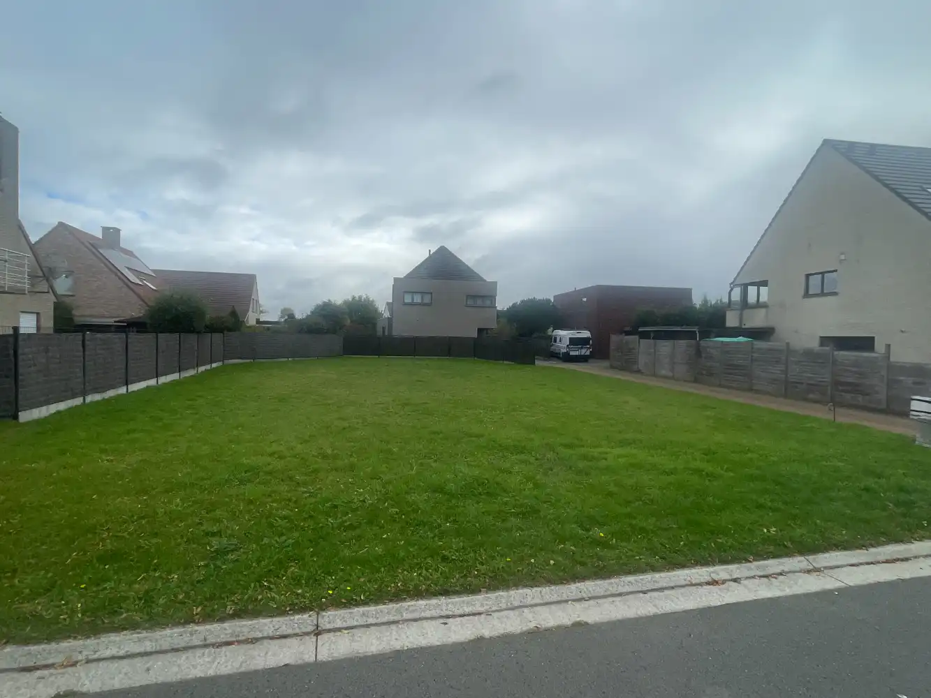 Ruime bouwgrond in rustige verkaveling in Bredene foto 3