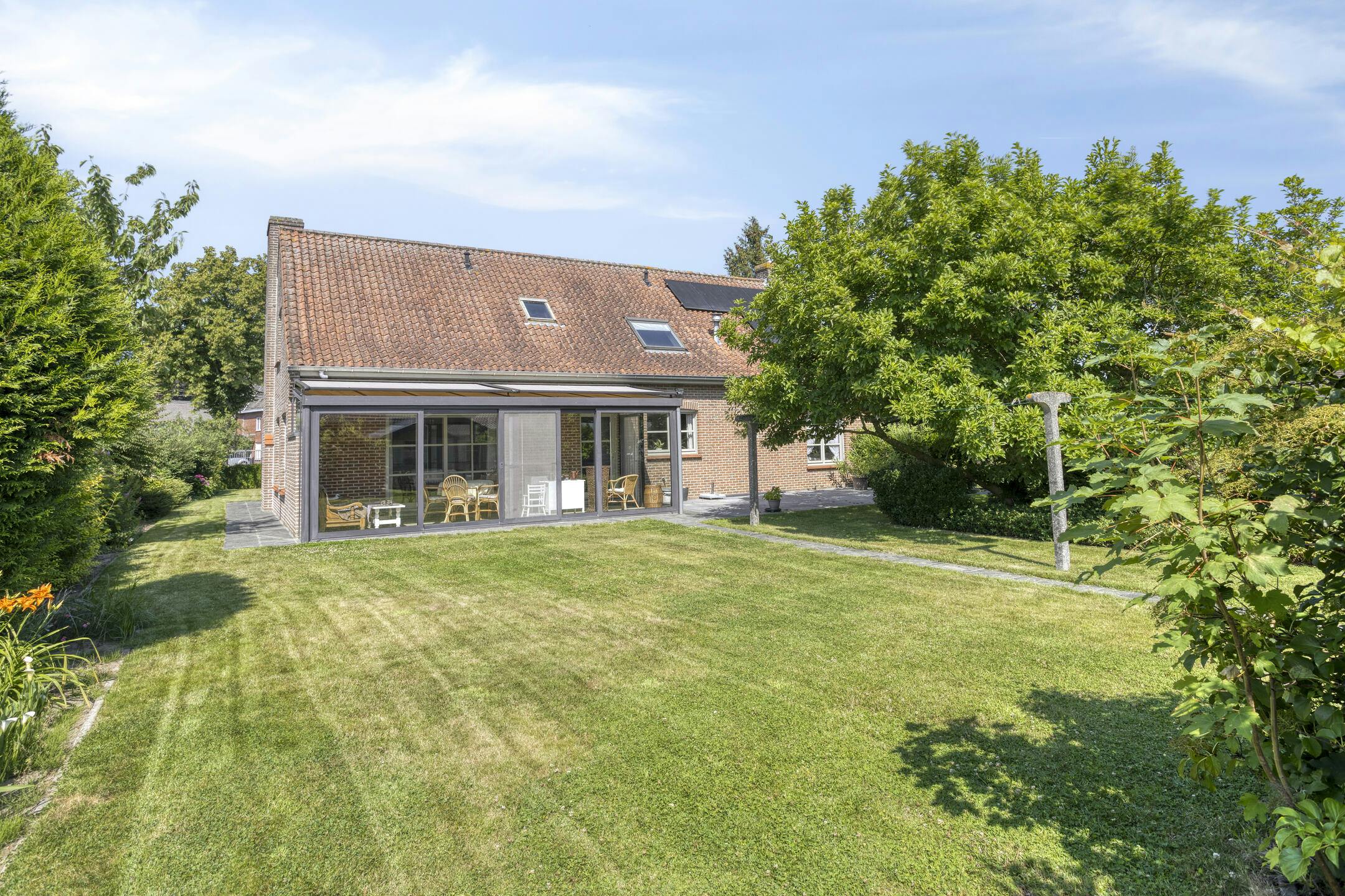 Karaktervolle villa op ruim perceel te koop in Roeselare foto 10