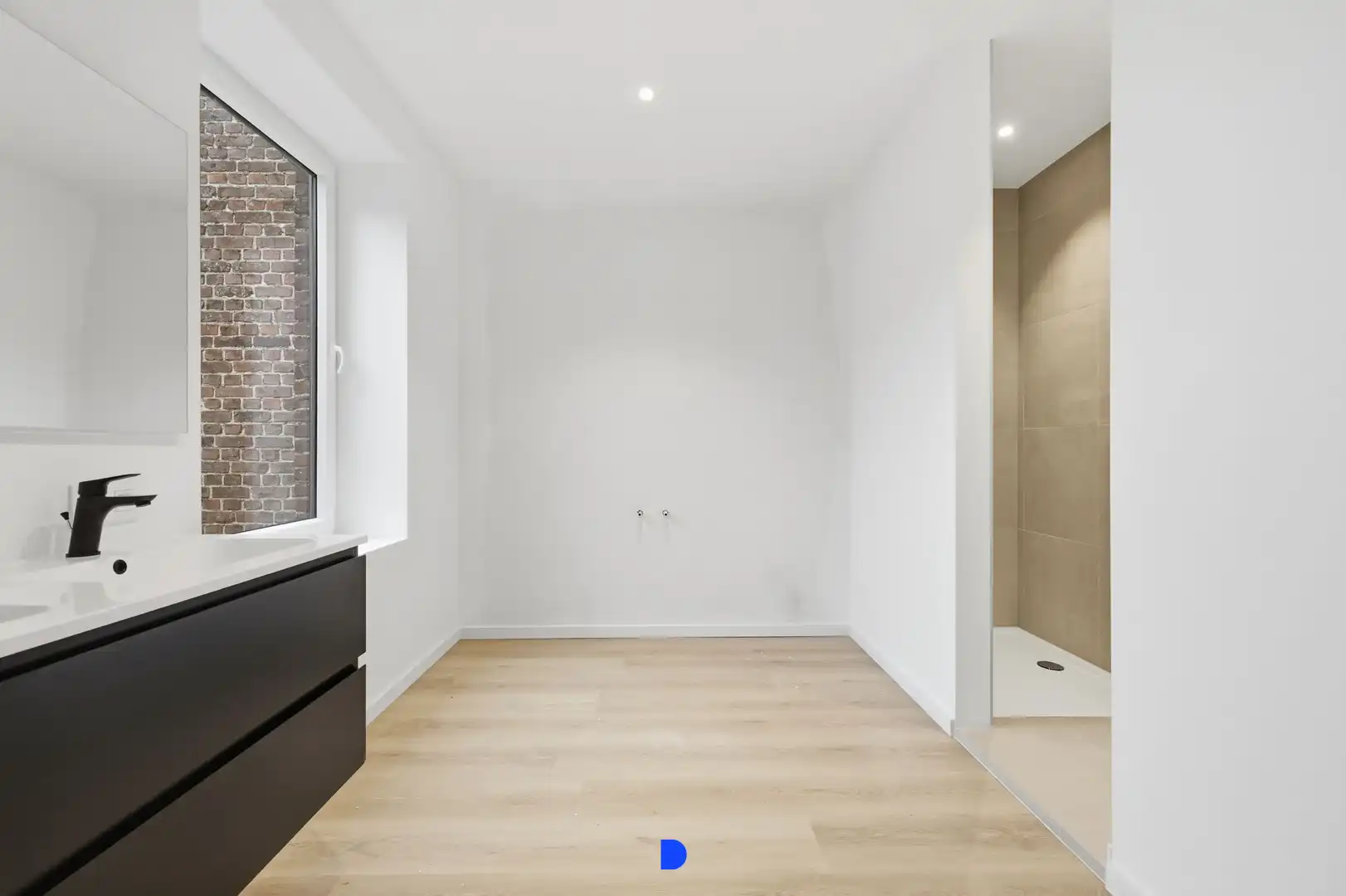 Stijlvol gerenoveerde woning met lichtrijke leefruimtes en tuin foto 14