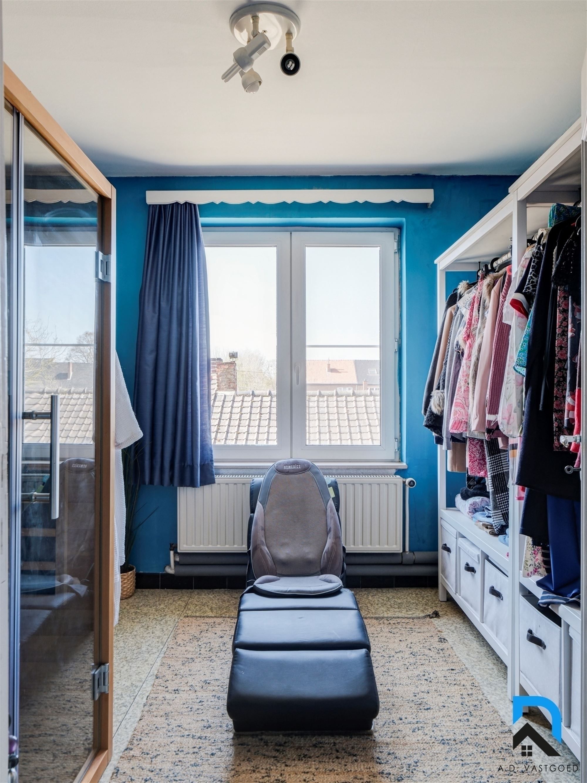 Ruime woning met grote tuin en dubbele garage foto 20