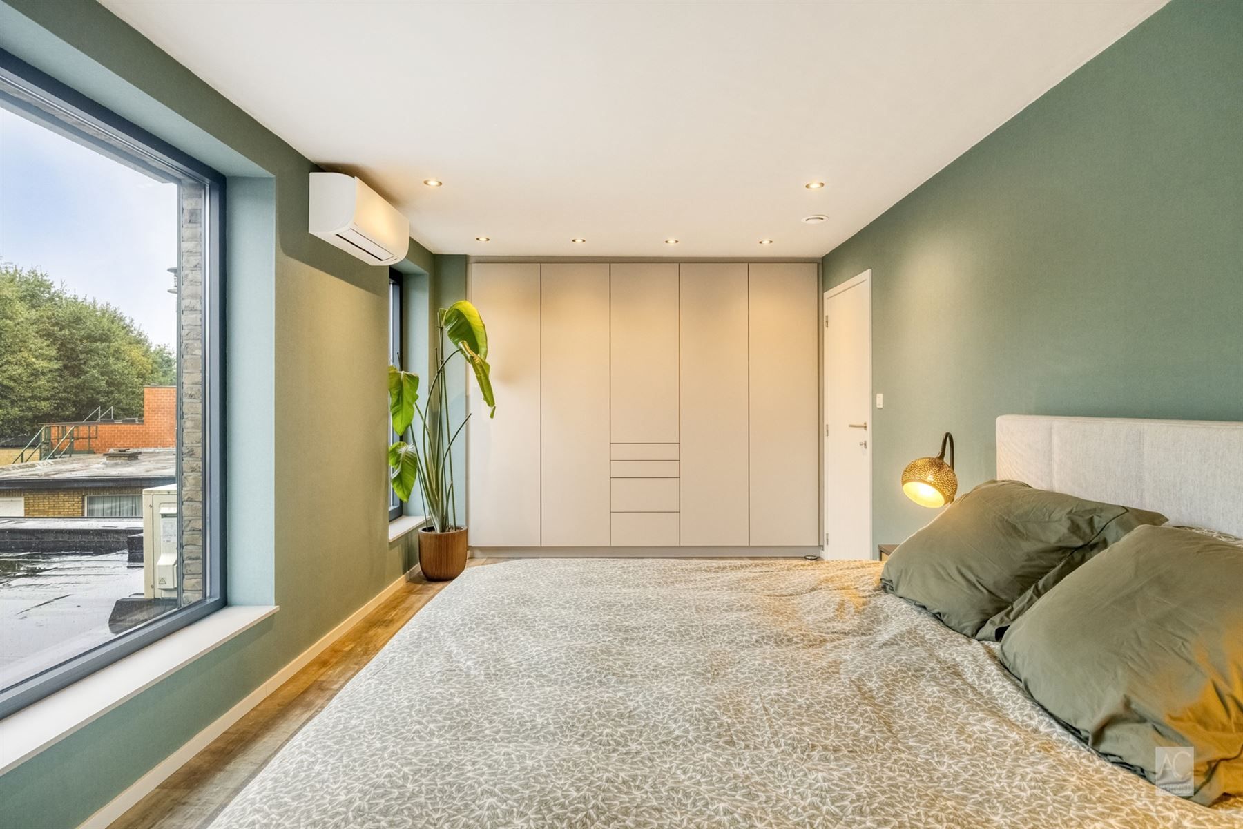 Recente halfopen bebouwing met 3 slaapkamers en garage foto 13