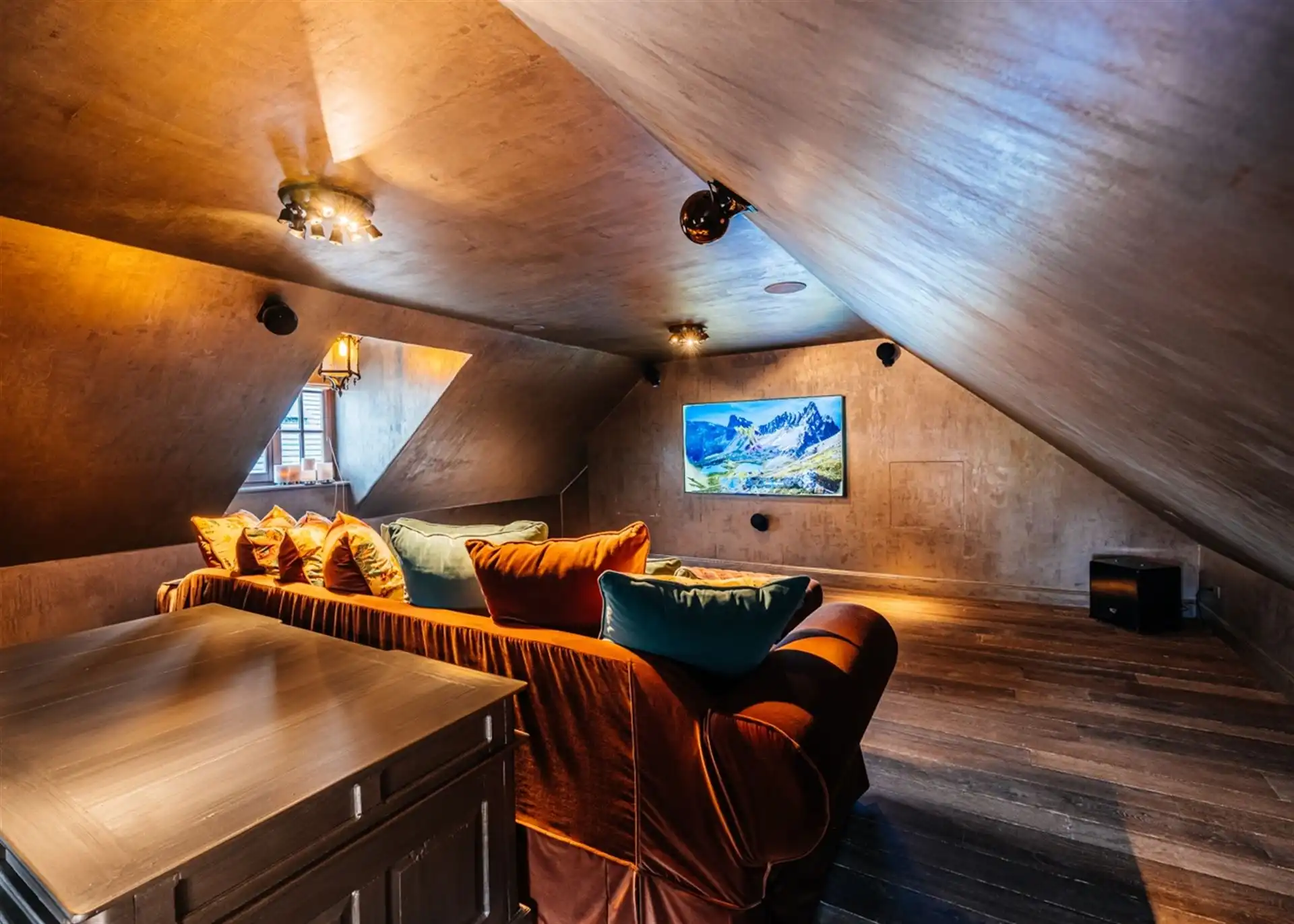 Charmante, hoogwaardig afgewerkte woning in een woonwijk. foto 29