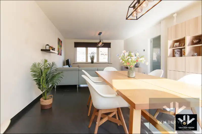 VOLLEDIG GERENOVEERDE, INSTAPKLARE GEZINSWONING foto 7