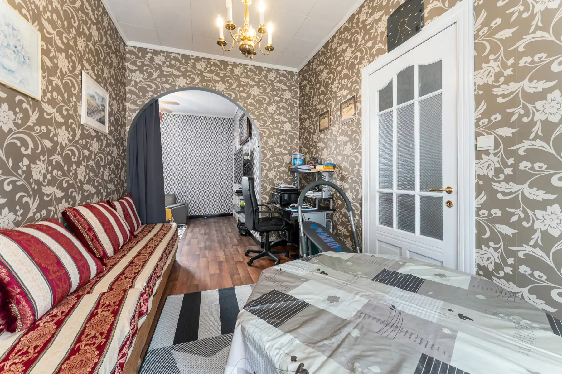 Vernieuwde woning,  gelegen te Roeselare met tuin en garage  foto 9