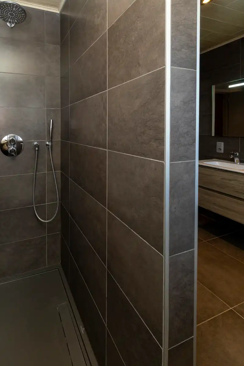 Ruime halfopen bebouwing met grote tuin en zwembad in rustige straat te Lievegem (Waarschoot) foto 16