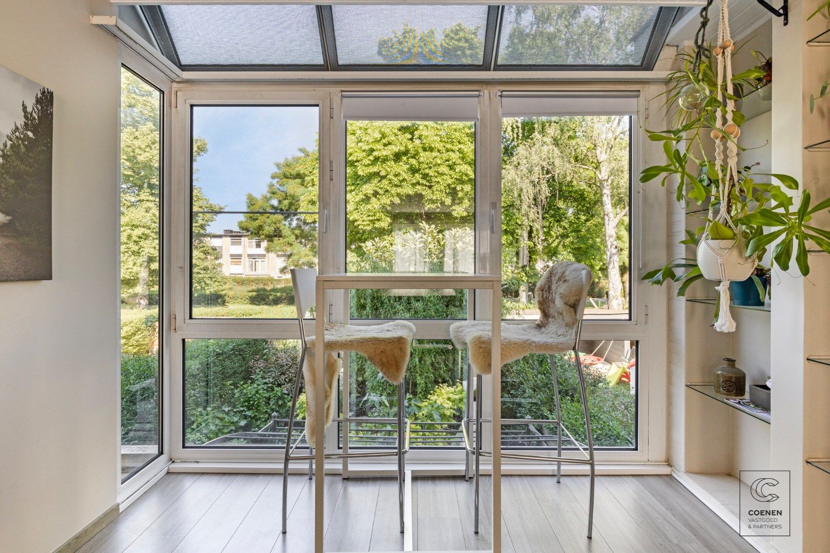 Instapklare bel-étage woning van 158 m² met drie slaapkamers op toplocatie te Linkeroever! foto 2