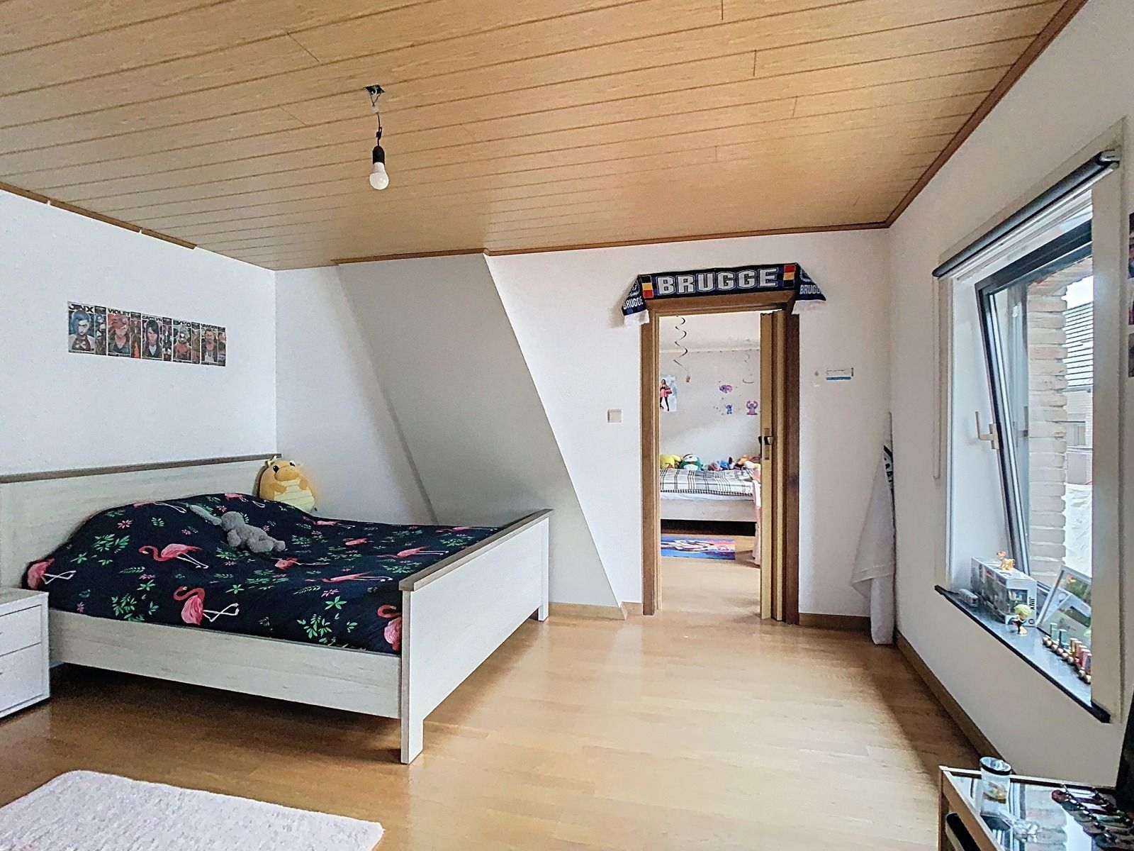 Zéér ruime gezinswoning met 6 SLPK én garage! foto 15