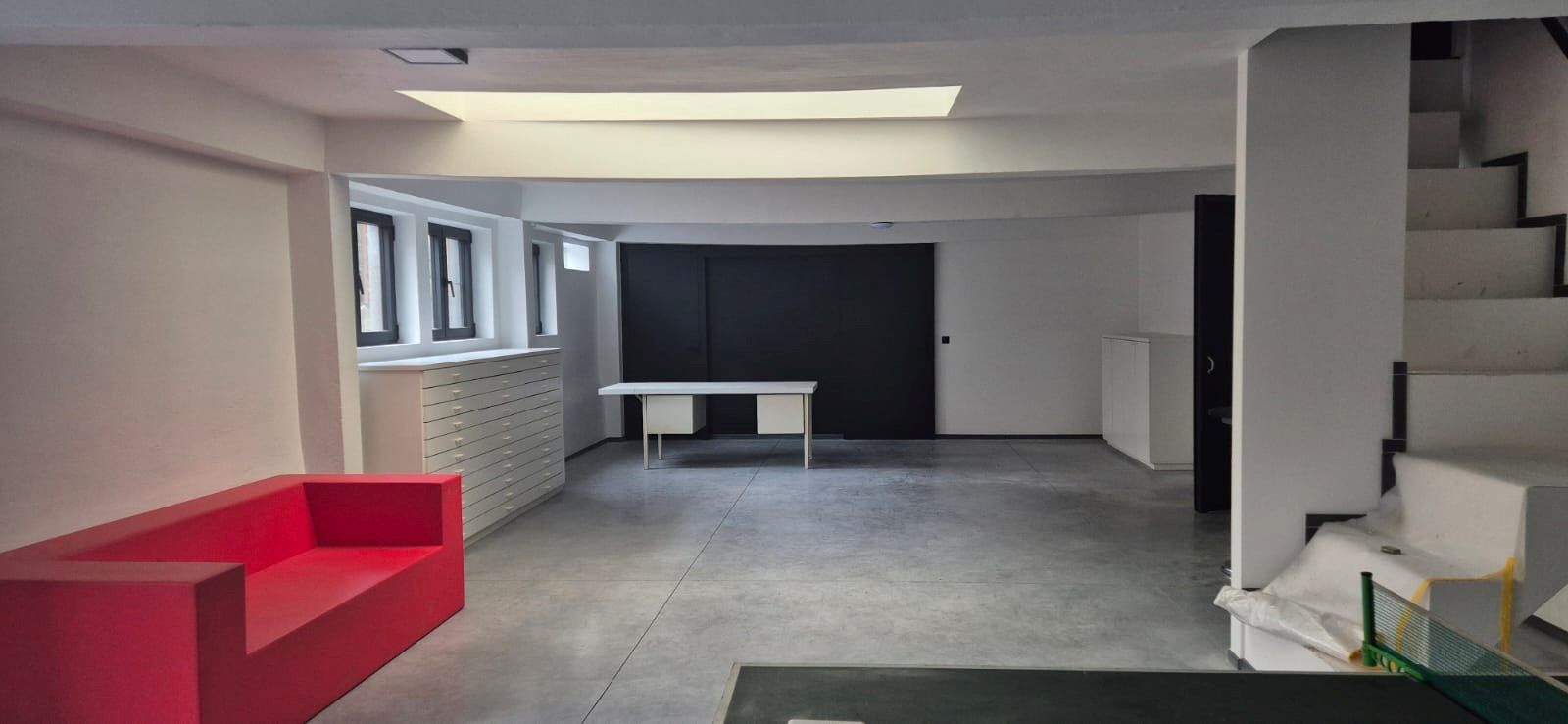  Ruim kantoor (± 200 m²) in centrum Kortrijk, Geheel of gedeeltelijk te huur. foto 4