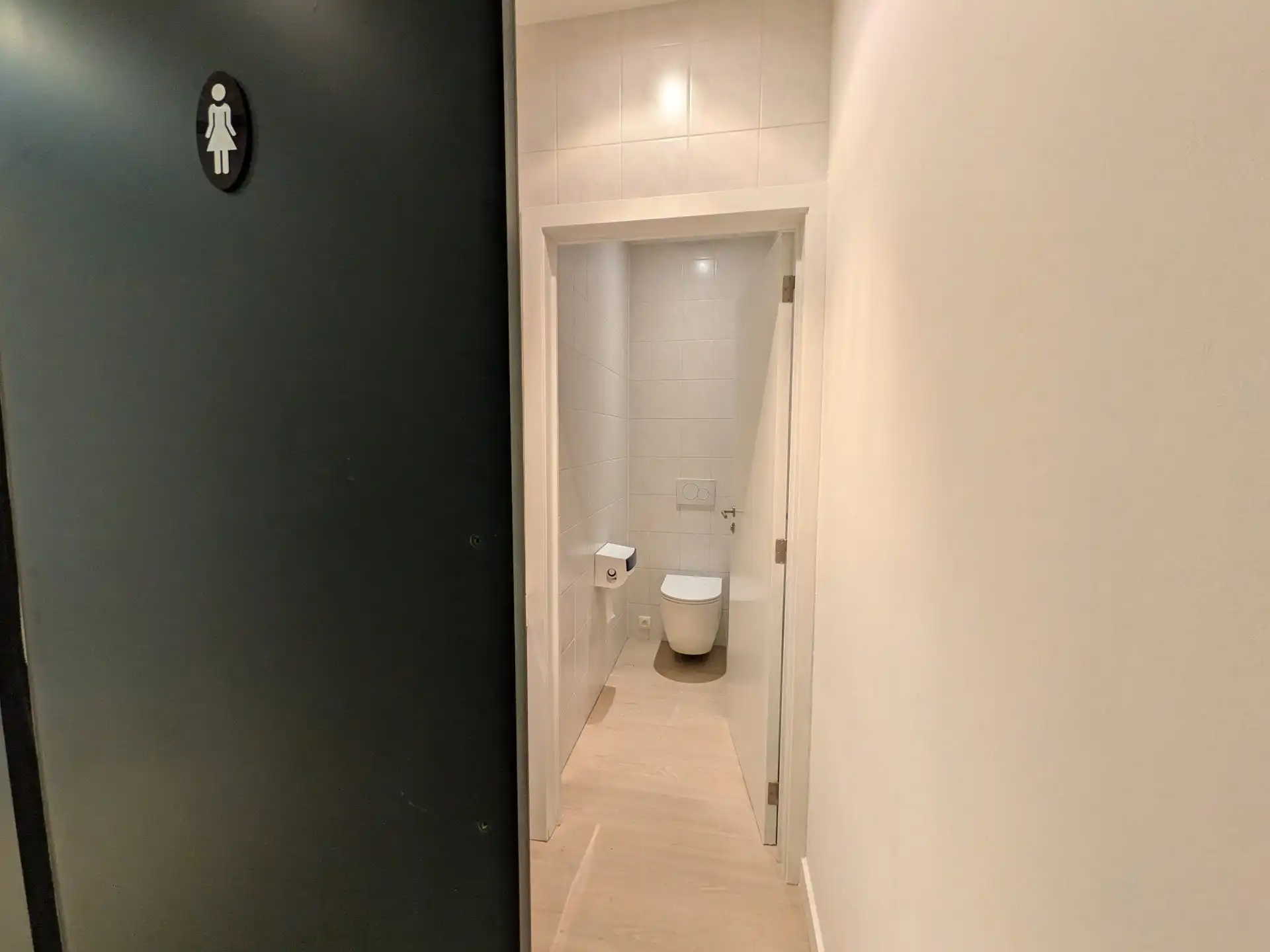 Gerenoveerd kantoor te huur in Schoten foto 6