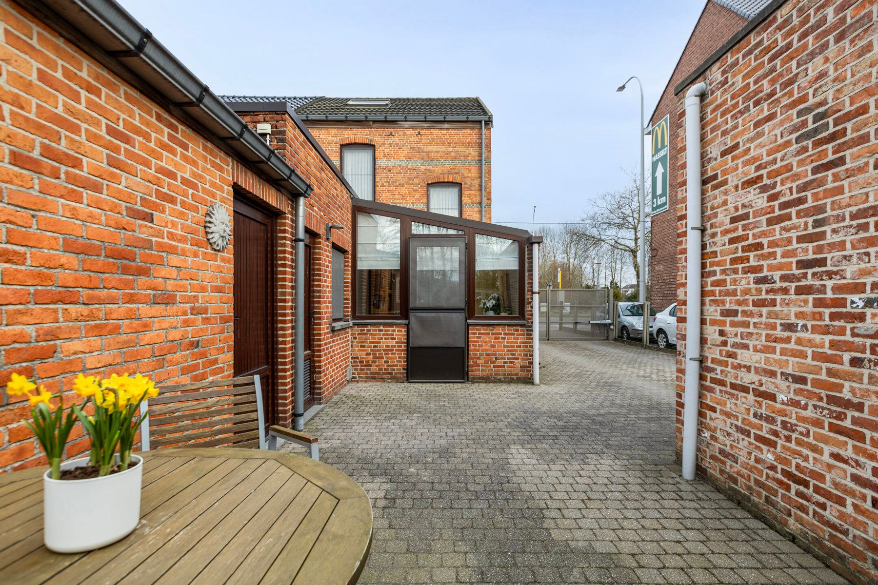 Charmante, gerenoveerde HOB met veranda en tuin in Hasselt – instapklaar en perfect gelegen! foto 29